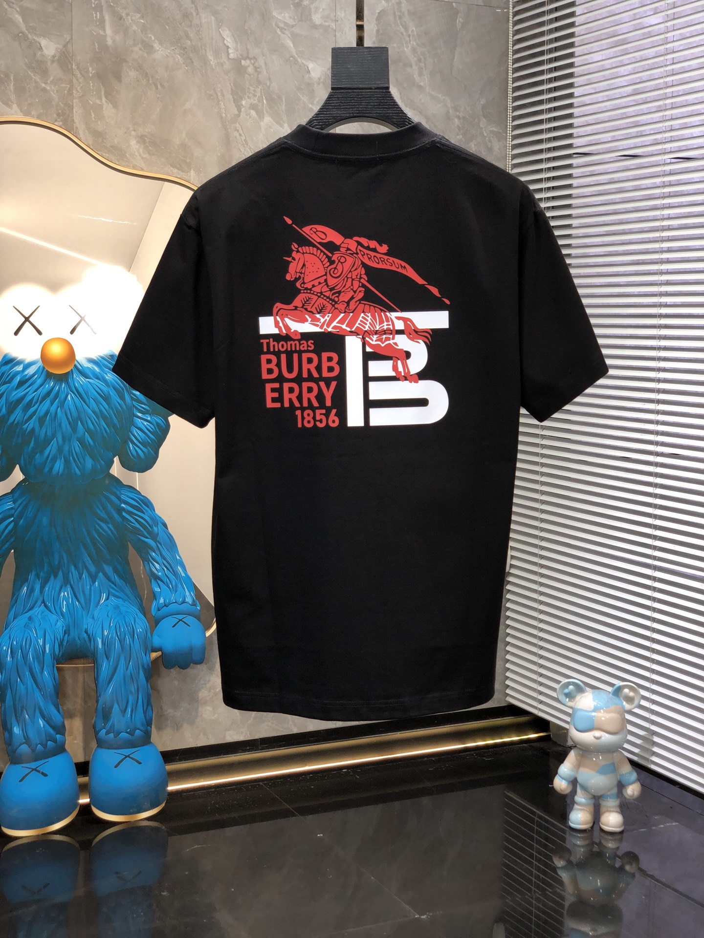 巴宝莉。🉑️穿200斤。2026春夏新品时尚圆领短袖👍高级定制百搭款式！更有实用感 任何人都可以轻松驾驭