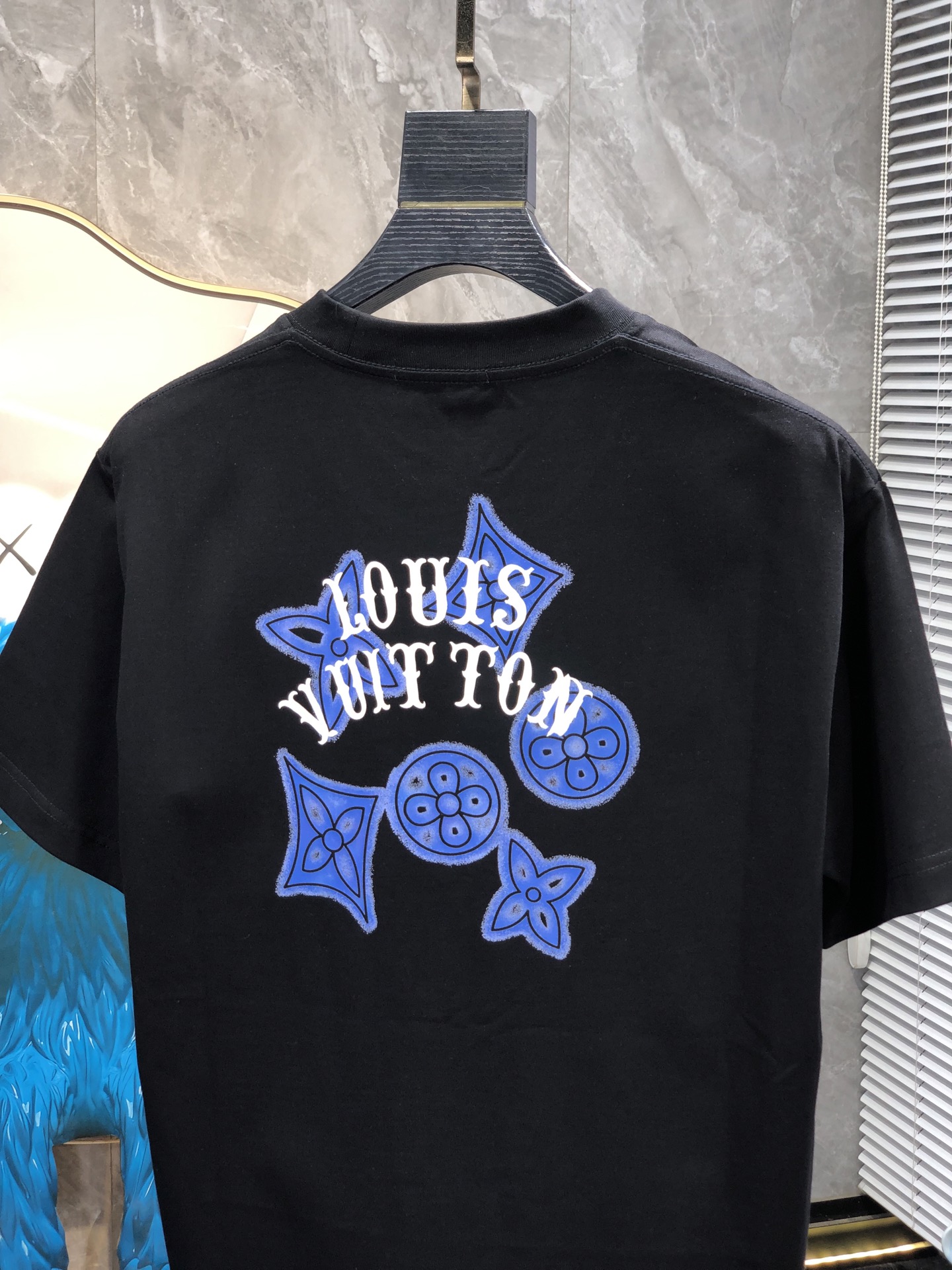 Lv。🉑️穿200斤。2026春夏新品时尚圆领短袖👍高级定制百搭款式！更有实用感 任何人都可以轻松驾驭 