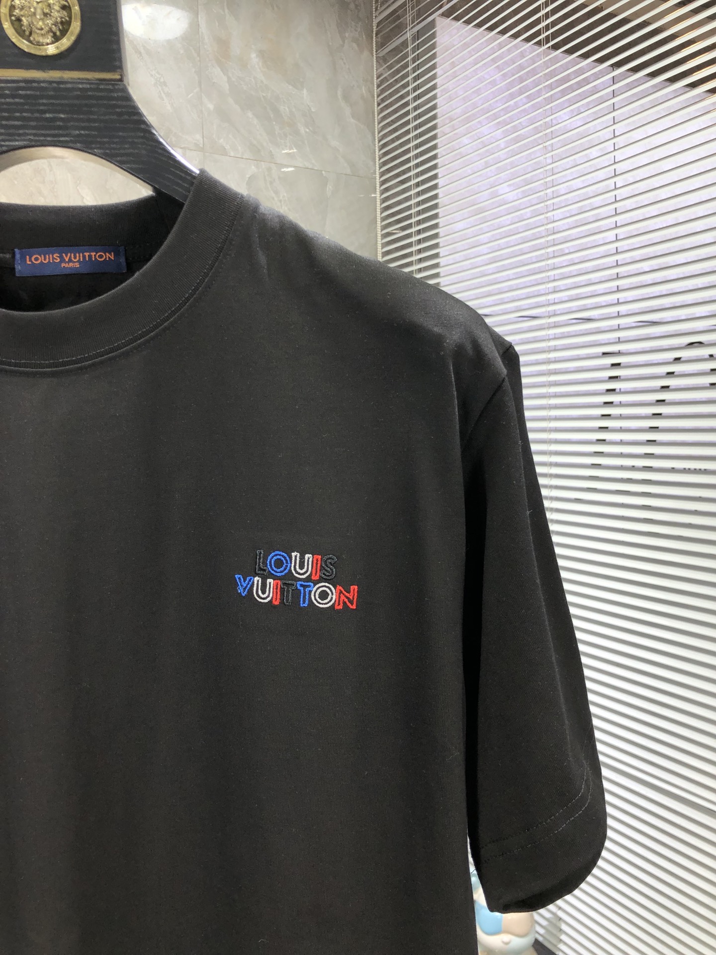 Lv。🉑️穿200斤。2026春夏新品时尚圆领短袖👍高级定制百搭款式！更有实用感 任何人都可以轻松驾驭 