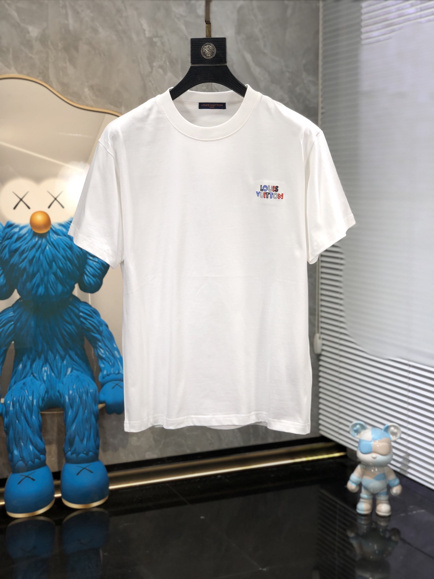 Lv。🉑️穿200斤。2026春夏新品时尚圆领短袖👍高级定制百搭款式！更有实用感 任何人都可以轻松驾驭 