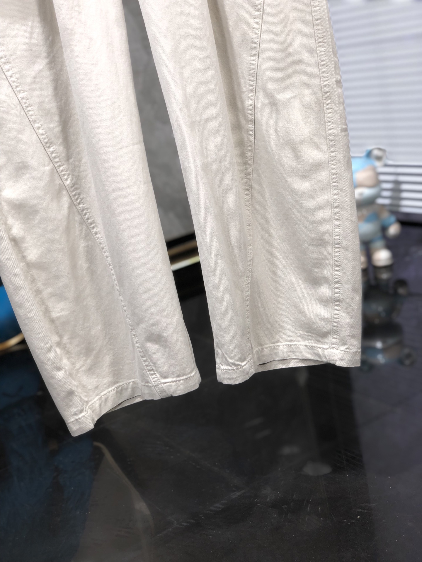 克罗心。26年春夏专柜新品同步上市。原单订制高品质时尚休闲牛仔裤。超级百搭款。独家定制面料，手感细腻柔软