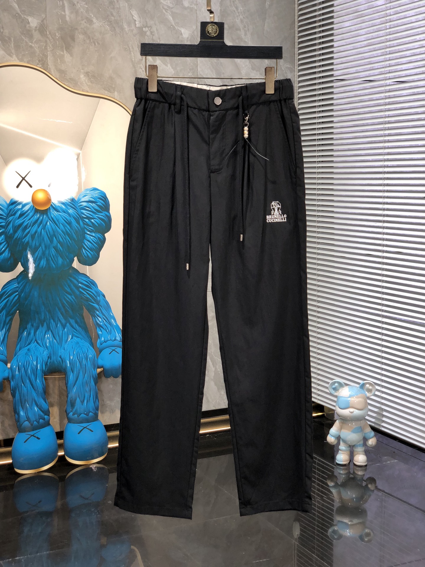 BC。26年春夏专柜新品同步上市。原单订制高品质时尚休闲裤。超级百搭款。独家定制面料，手感细腻柔软，贴身