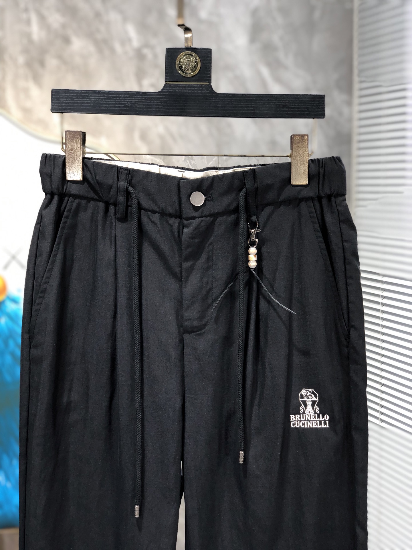 BC。26年春夏专柜新品同步上市。原单订制高品质时尚休闲裤。超级百搭款。独家定制面料，手感细腻柔软，贴身