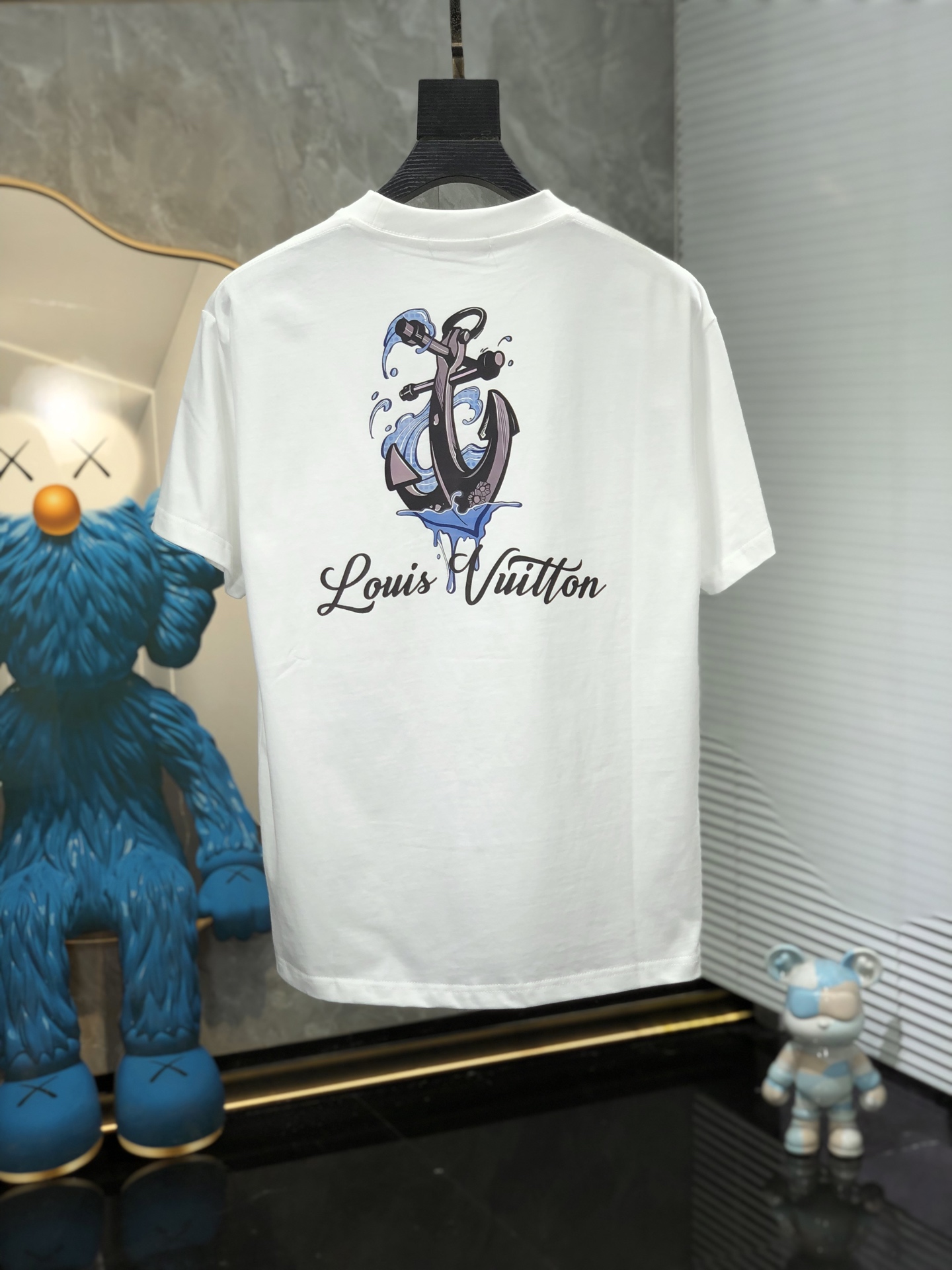 Lv。🉑️穿200斤。2026春夏新品时尚圆领短袖👍高级定制百搭款式！更有实用感 任何人都可以轻松驾驭 