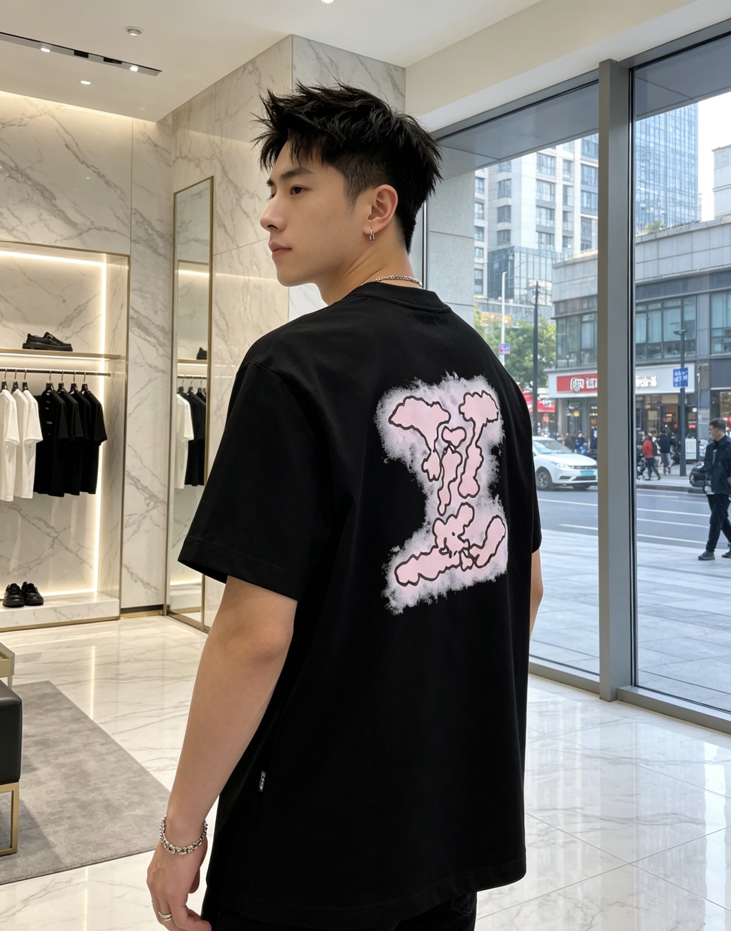 Lv 。🉑️穿200斤。2026春夏新品时尚圆领短袖👍高级定制百搭款式！更有实用感 任何人都可以轻松驾驭