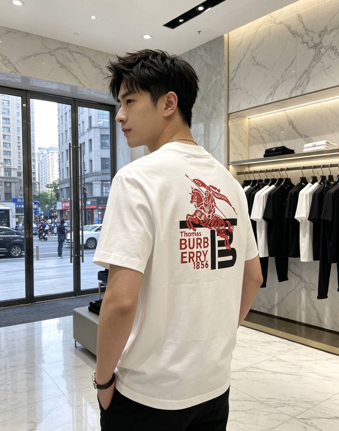 巴宝莉。🉑️穿200斤。2026春夏新品时尚圆领短袖👍高级定制百搭款式！更有实用感 任何人都可以轻松驾驭