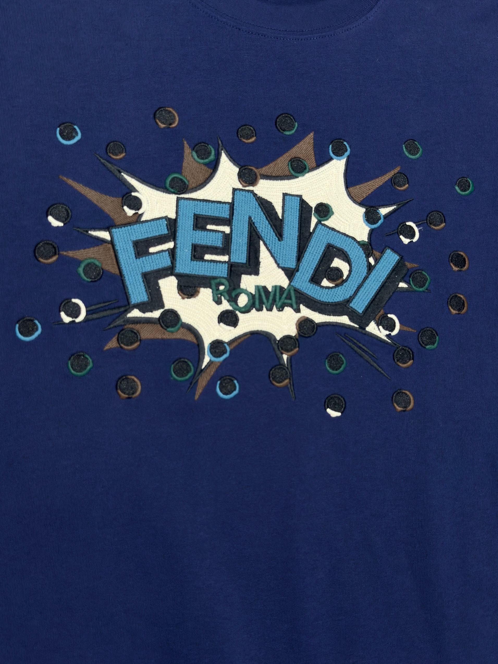 Fendi 款式：FD芬迪爆孔刺绣圆领短袖 T恤