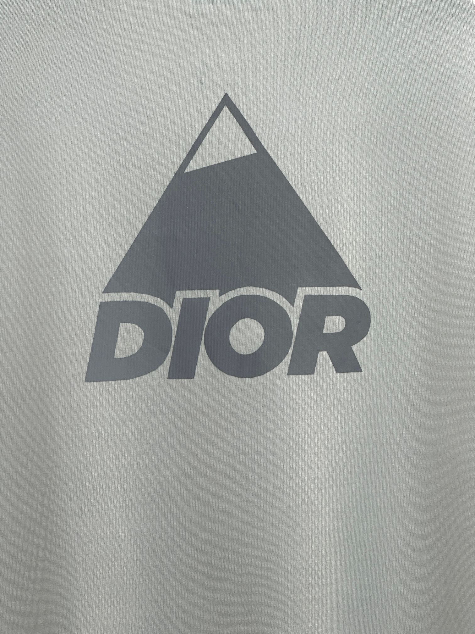 Dior 款式：DIOR迪奥反光印花三角图标圆领短袖 T恤