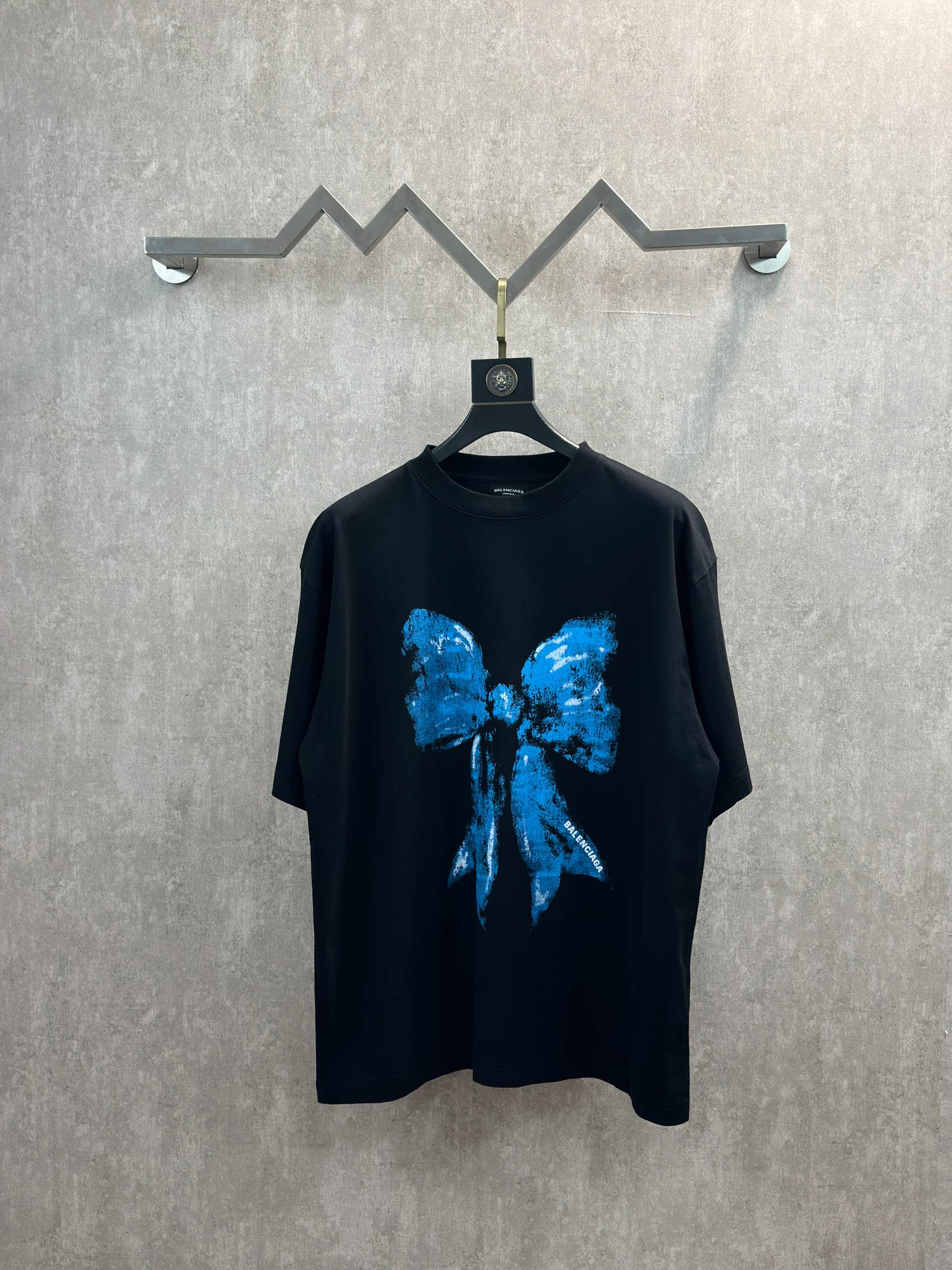 Balenciaga 款式：Balenciaga 巴黎世家蓝色裂痕蝴蝶印花圆领短袖T恤