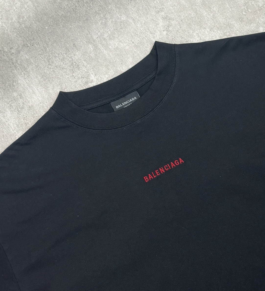 Balenciaga 款式：Balenciaga 巴黎世家 字母刺绣图案圆领短袖T恤