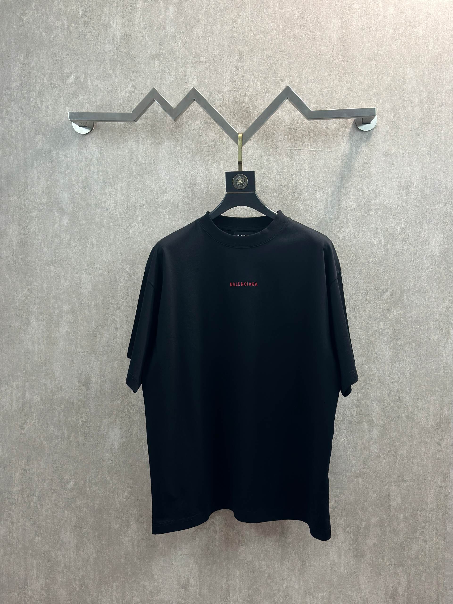 Balenciaga 款式：Balenciaga 巴黎世家 字母刺绣图案圆领短袖T恤
