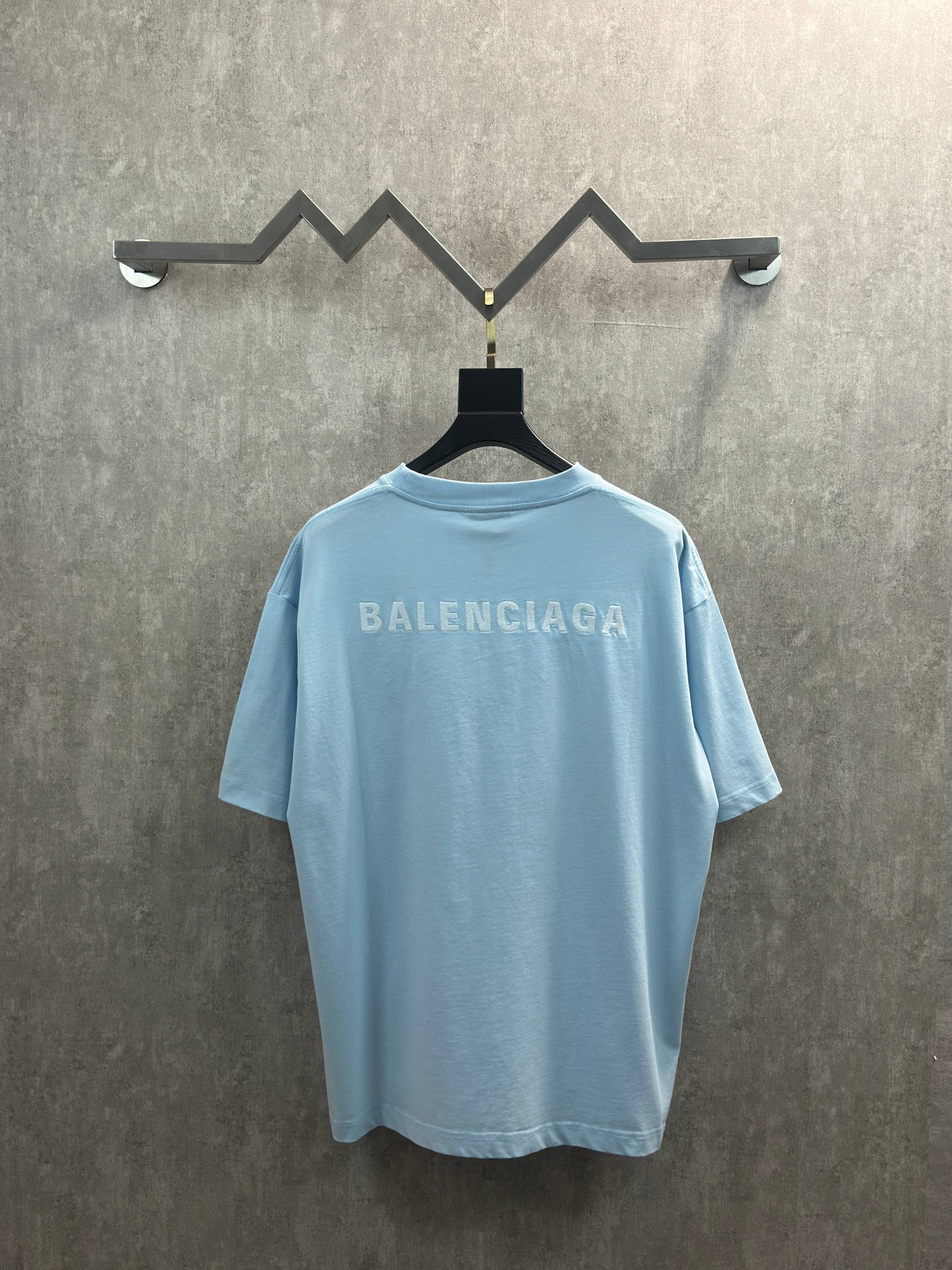 Balenciaga 款式：Balenciaga 巴黎世家 字母刺绣图案圆领短袖T恤