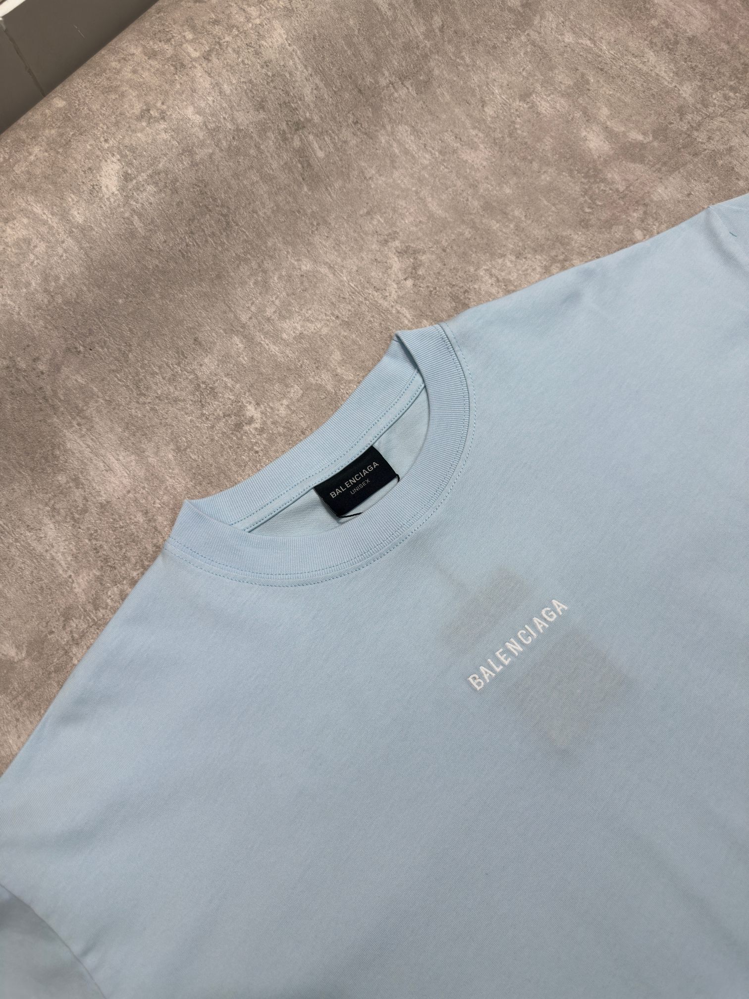 Balenciaga 款式：Balenciaga 巴黎世家 字母刺绣图案圆领短袖T恤