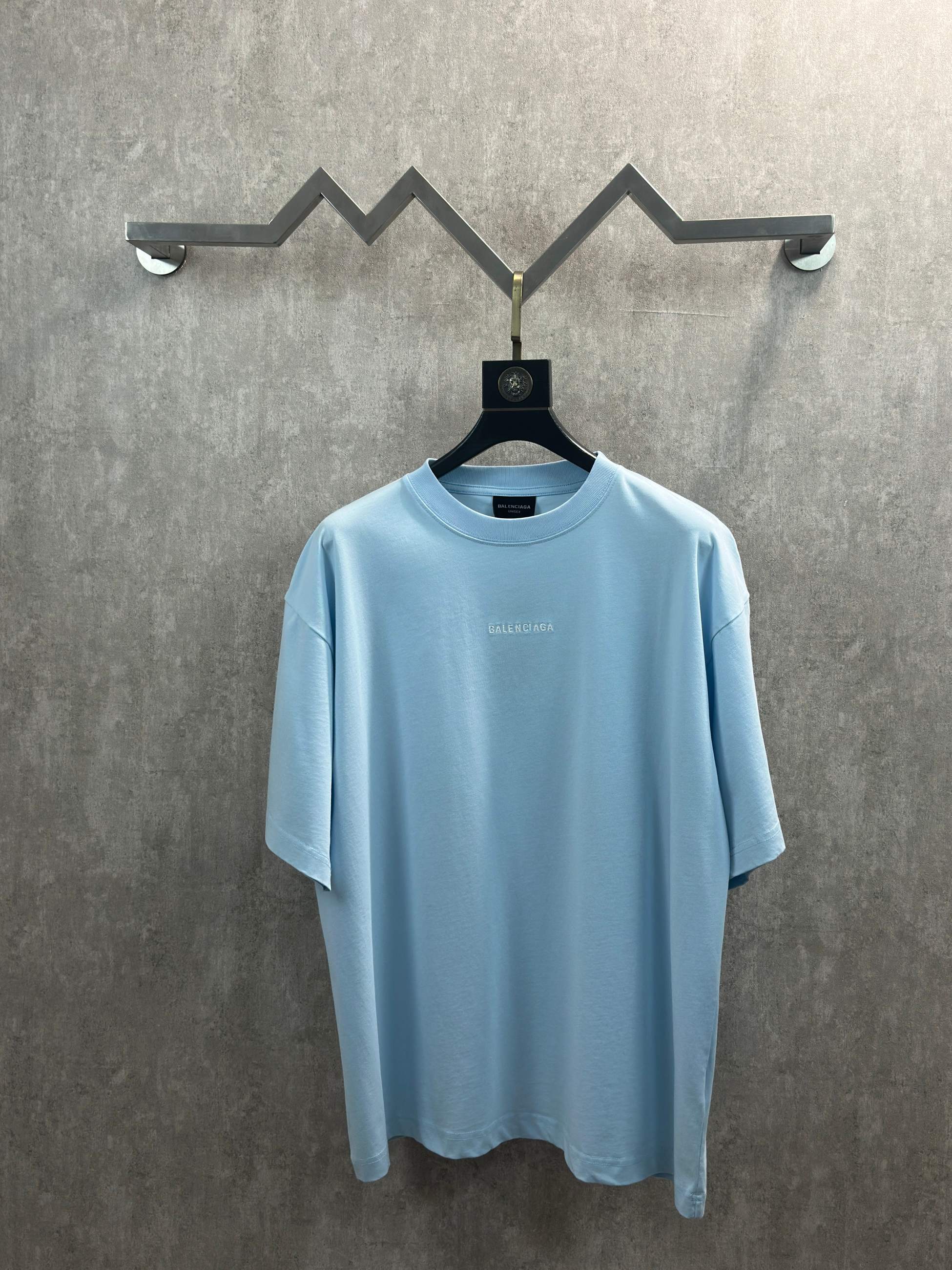 Balenciaga 款式：Balenciaga 巴黎世家 字母刺绣图案圆领短袖T恤