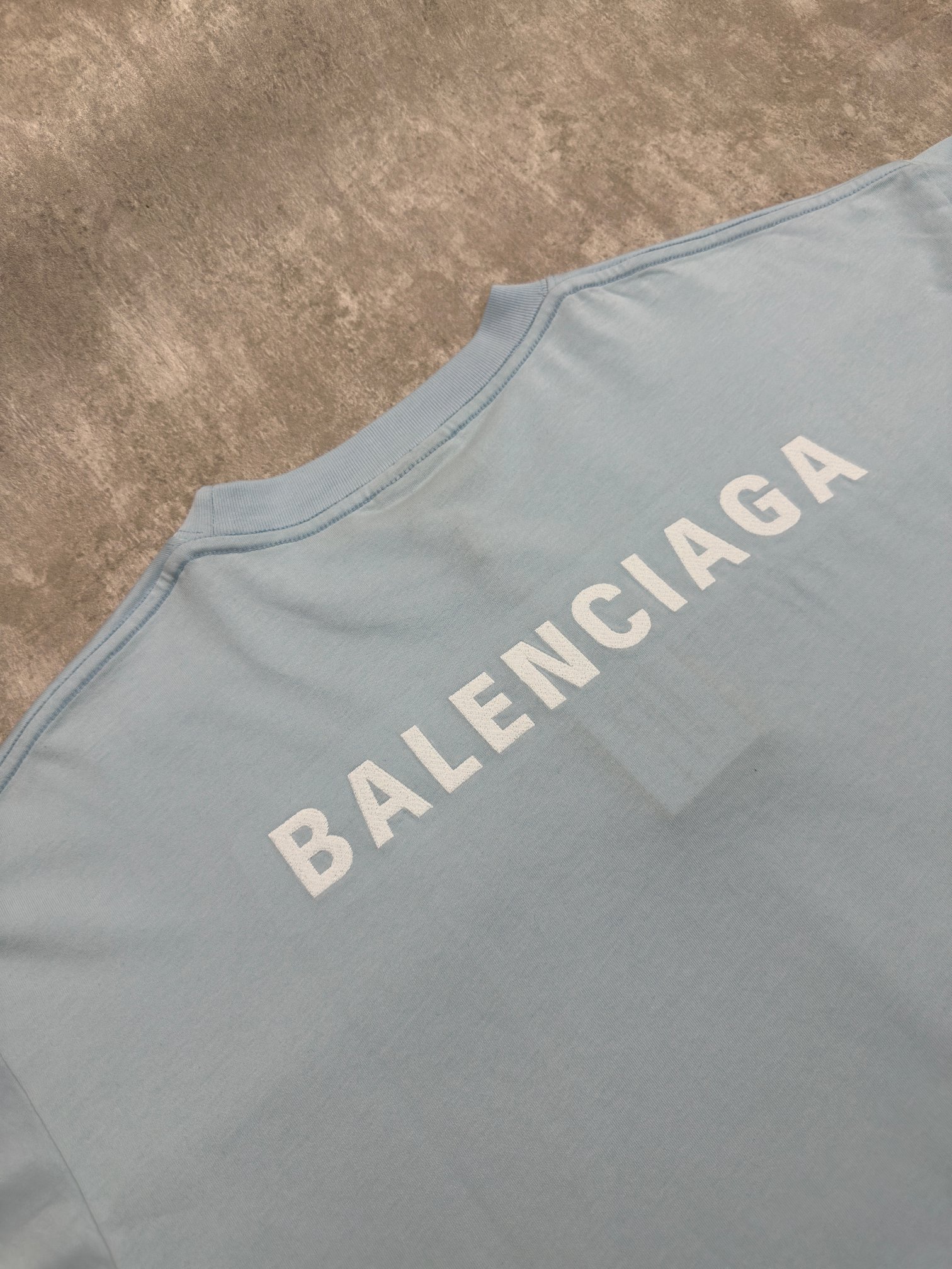 Balenciaga 款式：Balenciaga 巴黎世家 字母刺绣图案圆领短袖T恤