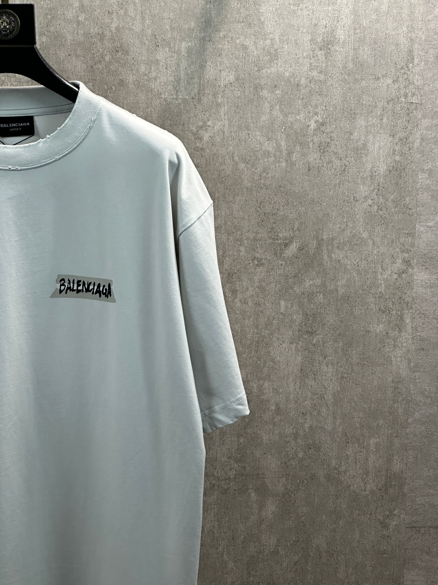 Balenciaga 款式：Balenciaga 巴黎世家 字母白底胶印圆领短袖T恤