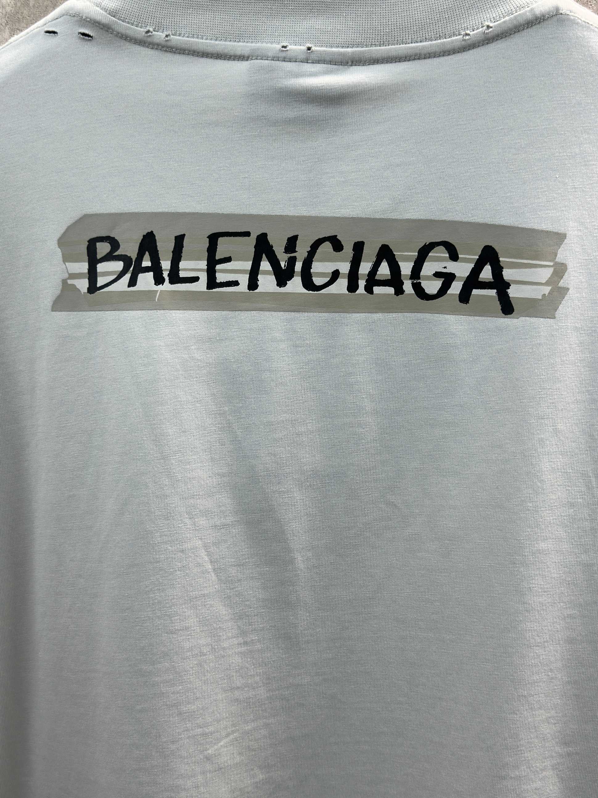 Balenciaga 款式：Balenciaga 巴黎世家 字母白底胶印圆领短袖T恤