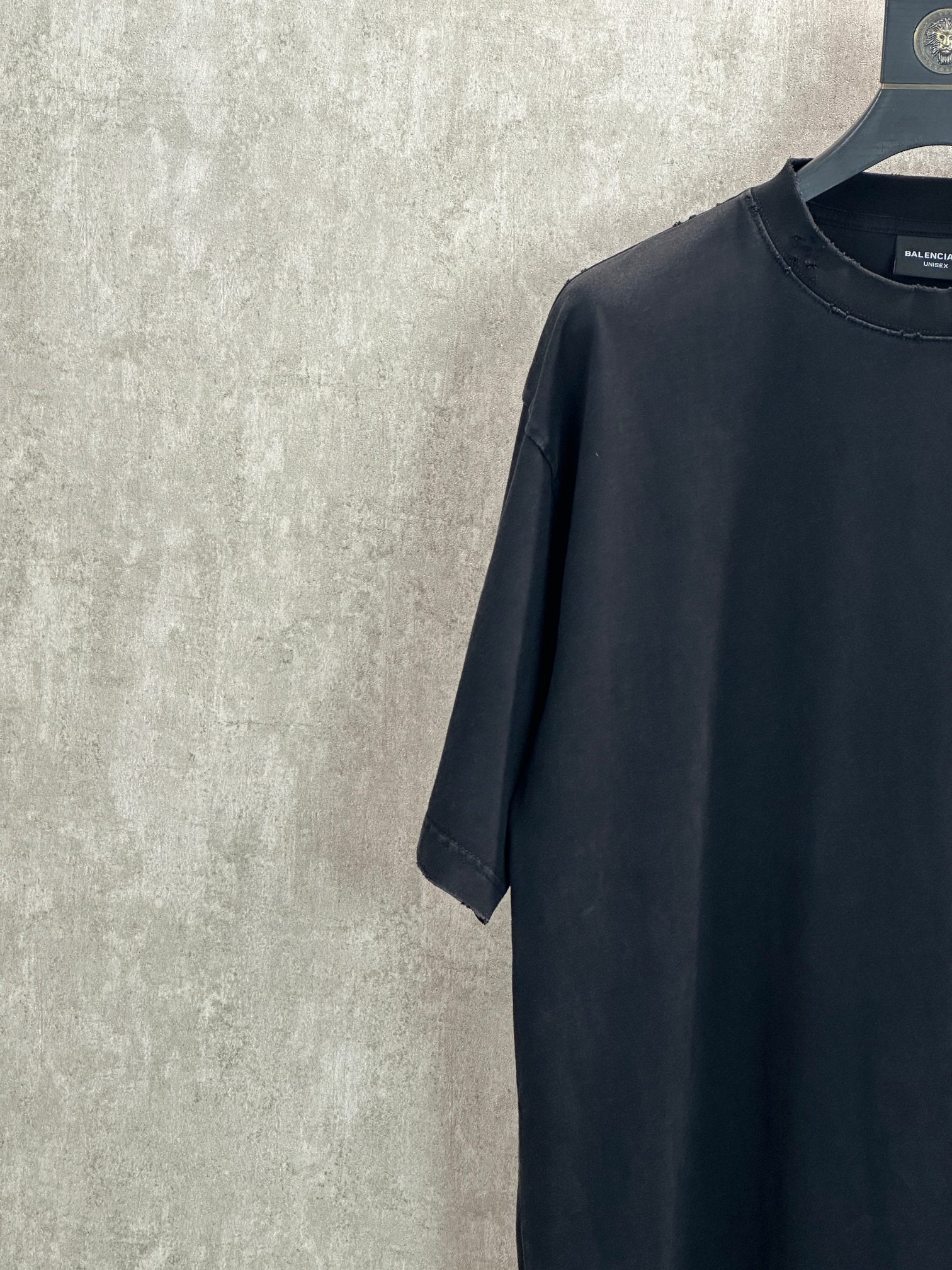 Balenciaga 款式：Balenciaga 巴黎世家 字母白底胶印圆领短袖T恤