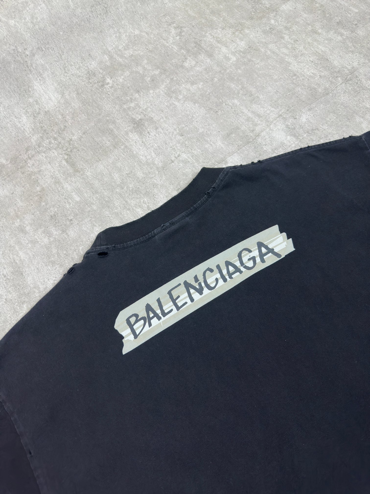 Balenciaga 款式：Balenciaga 巴黎世家 字母白底胶印圆领短袖T恤