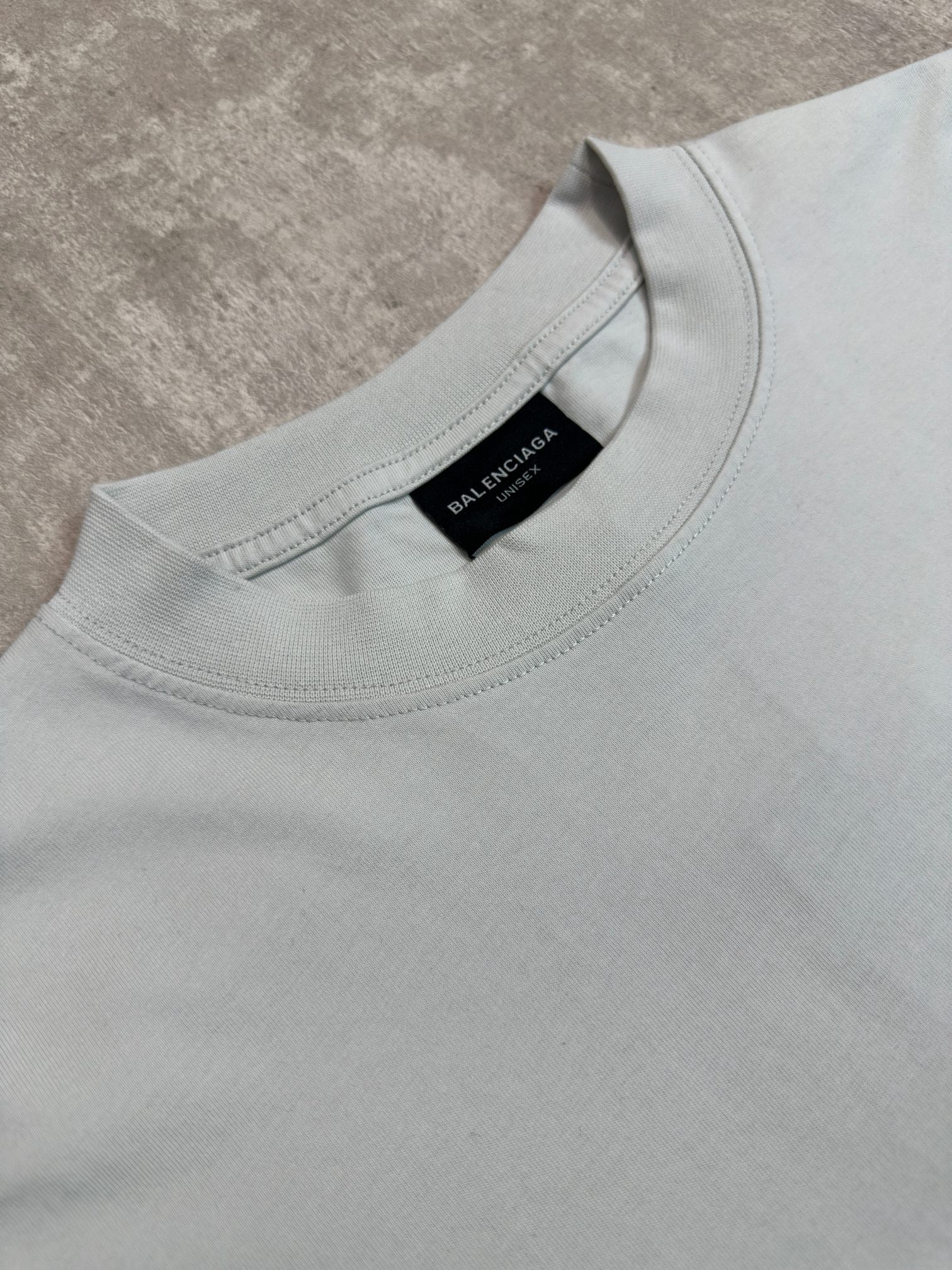 Balenciaga 款式：Balenciaga 巴黎世家 梵文刺绣图案圆领短袖T恤