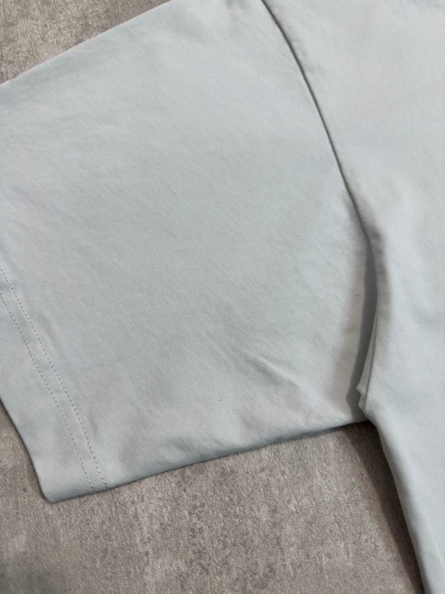 Balenciaga 款式：Balenciaga 巴黎世家 梵文刺绣图案圆领短袖T恤