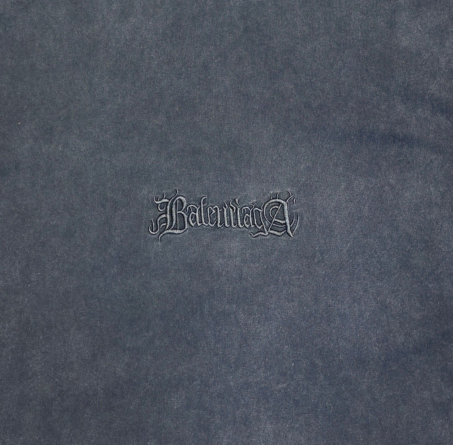 Balenciaga 款式：Balenciaga 巴黎世家 梵文刺绣图案圆领短袖T恤