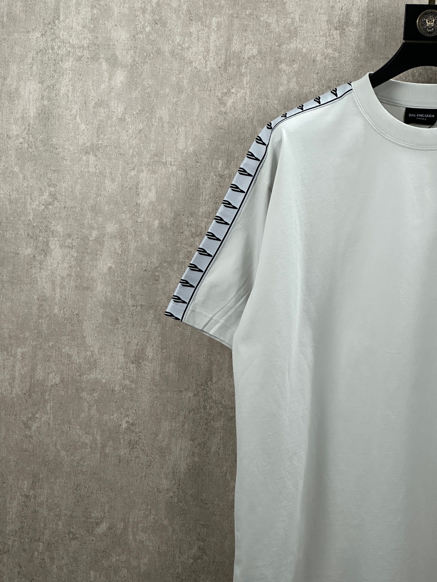 Balenciaga 款式：Balenciaga 巴黎世家 3M袖边织带圆领短袖T恤