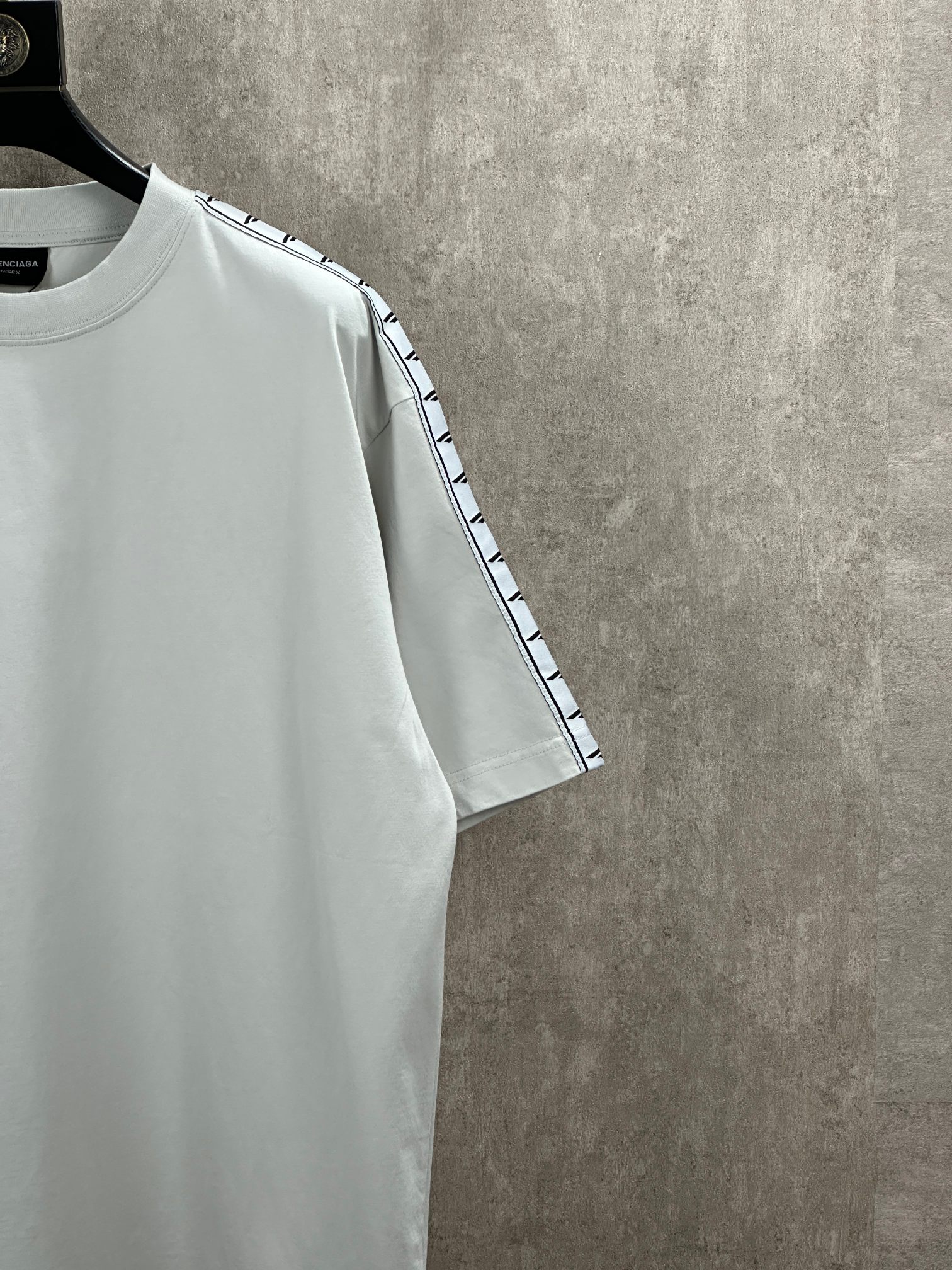 Balenciaga 款式：Balenciaga 巴黎世家 3M袖边织带圆领短袖T恤