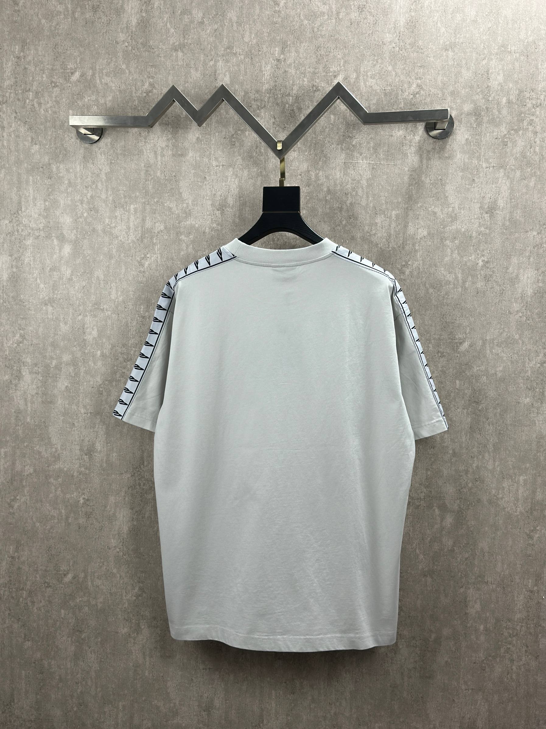 Balenciaga 款式：Balenciaga 巴黎世家 3M袖边织带圆领短袖T恤