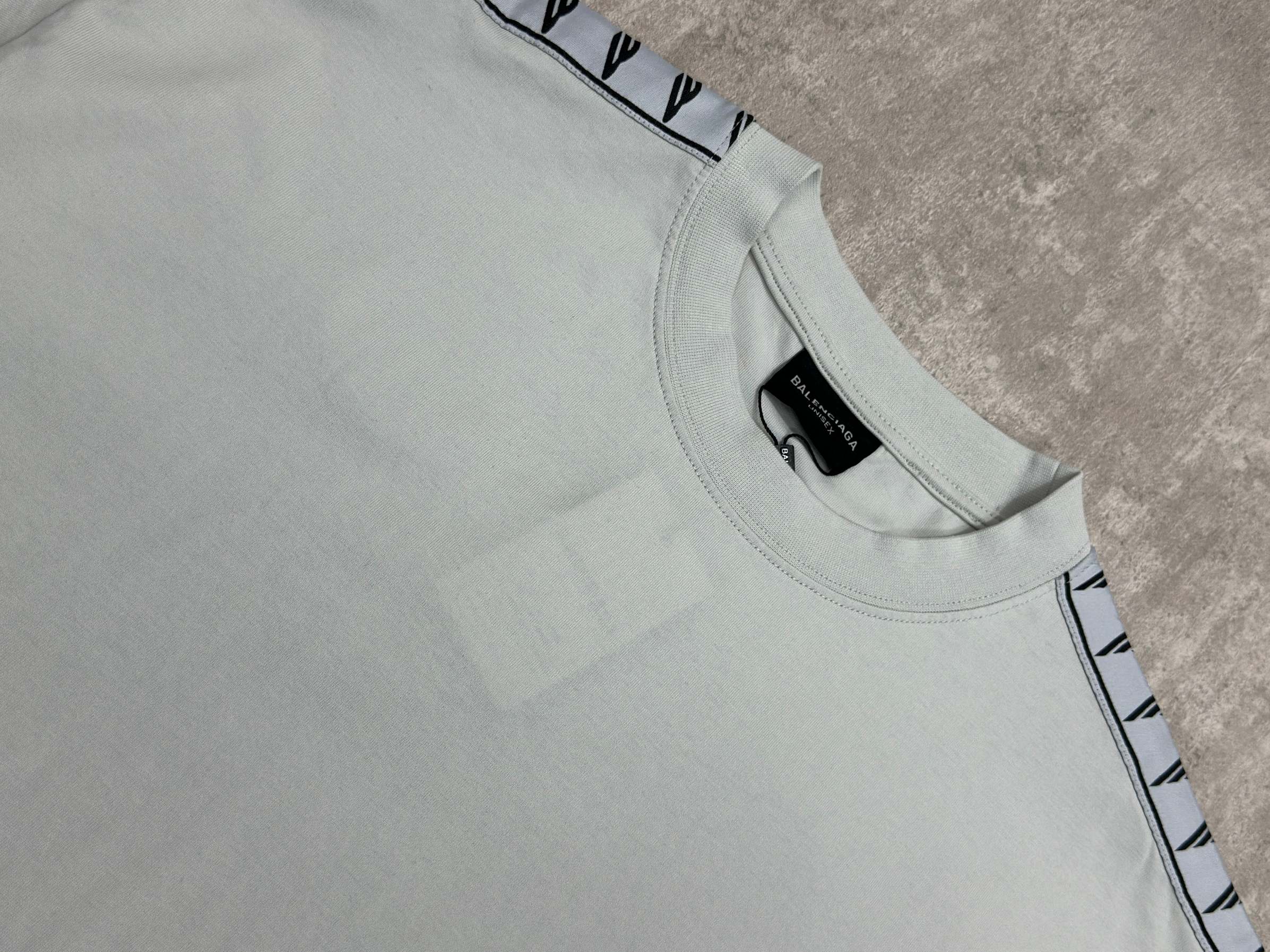 Balenciaga 款式：Balenciaga 巴黎世家 3M袖边织带圆领短袖T恤
