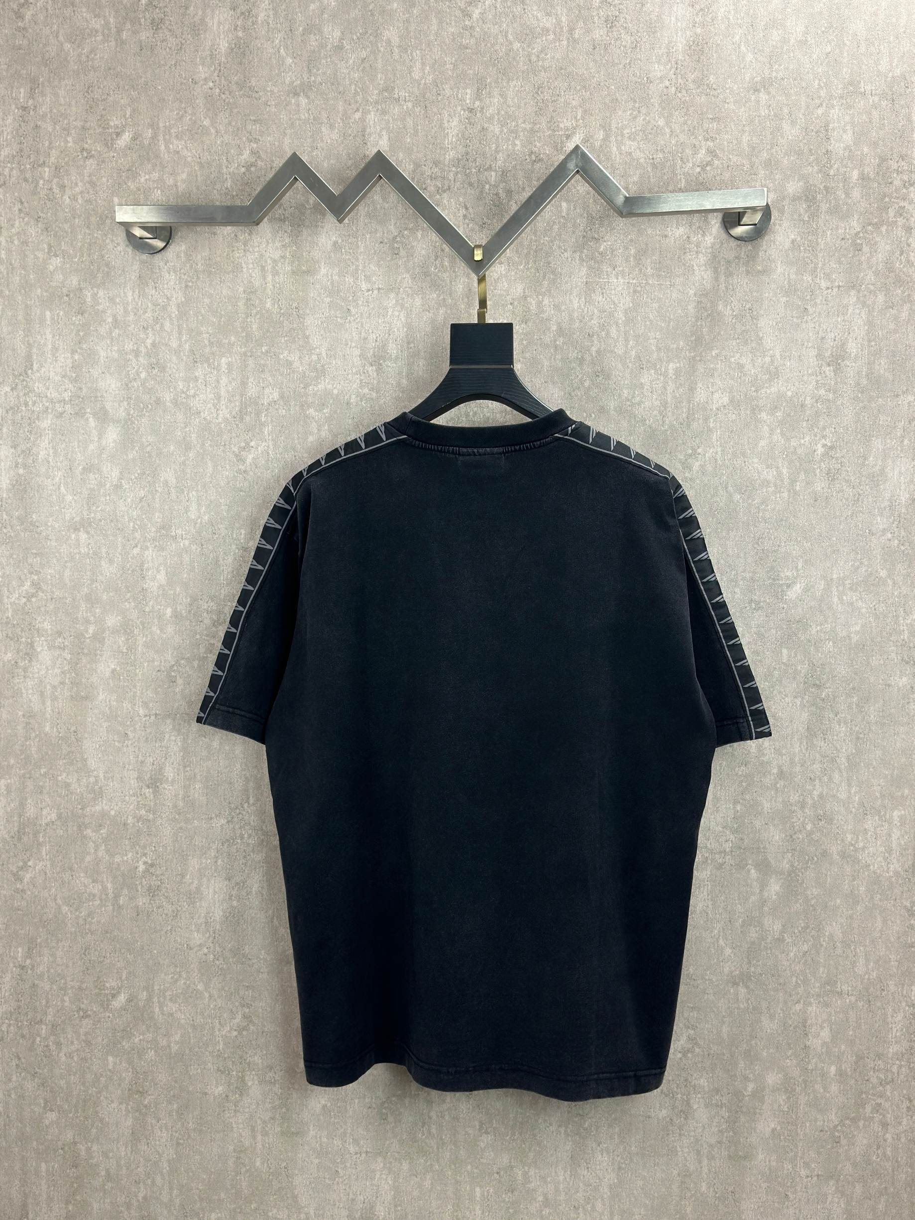 Balenciaga 款式：Balenciaga 巴黎世家 3M袖边织带圆领短袖T恤