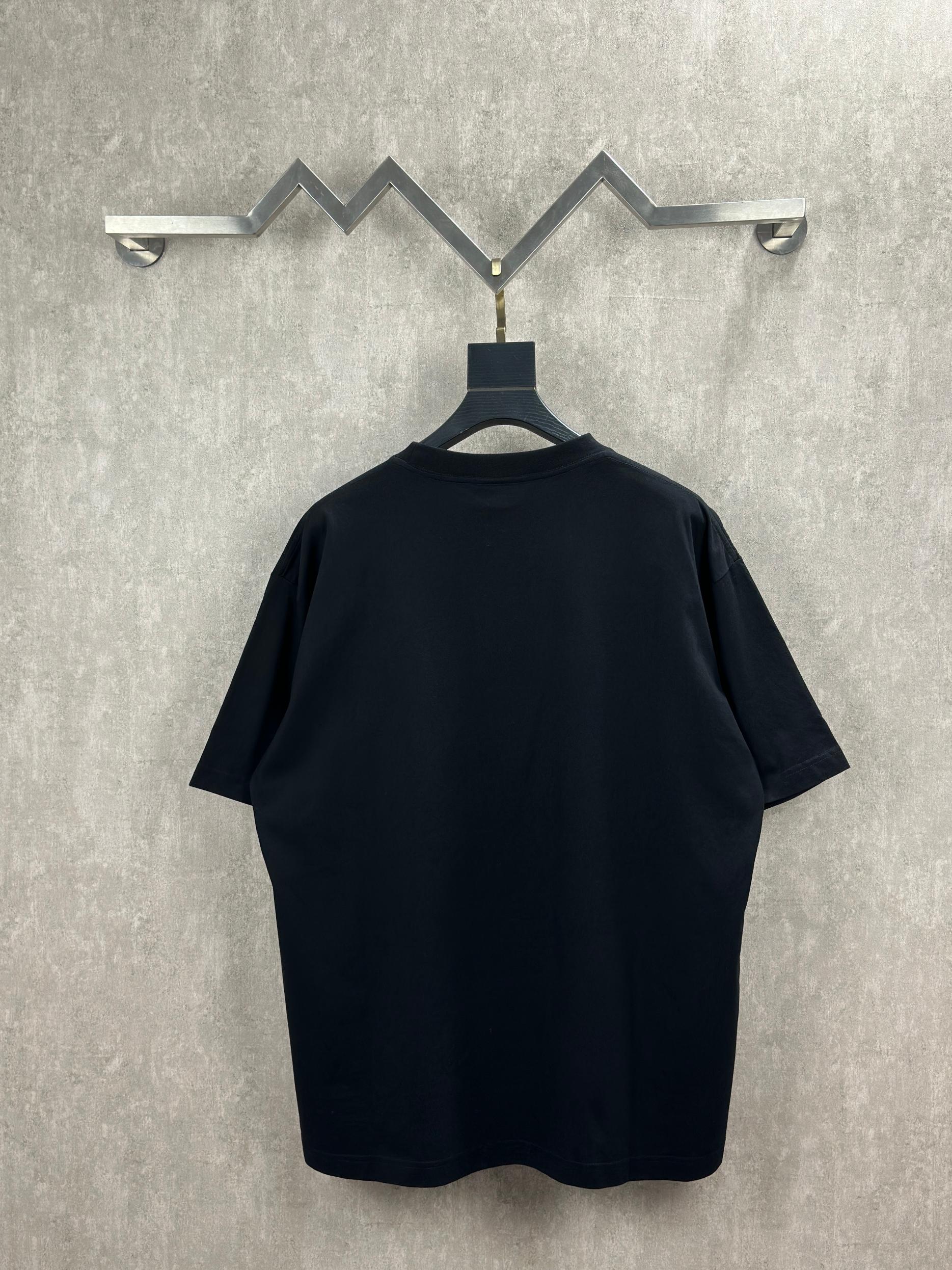 Balenciaga 款式：Balenciaga 巴黎世家 大字母刺绣圆领短袖T恤