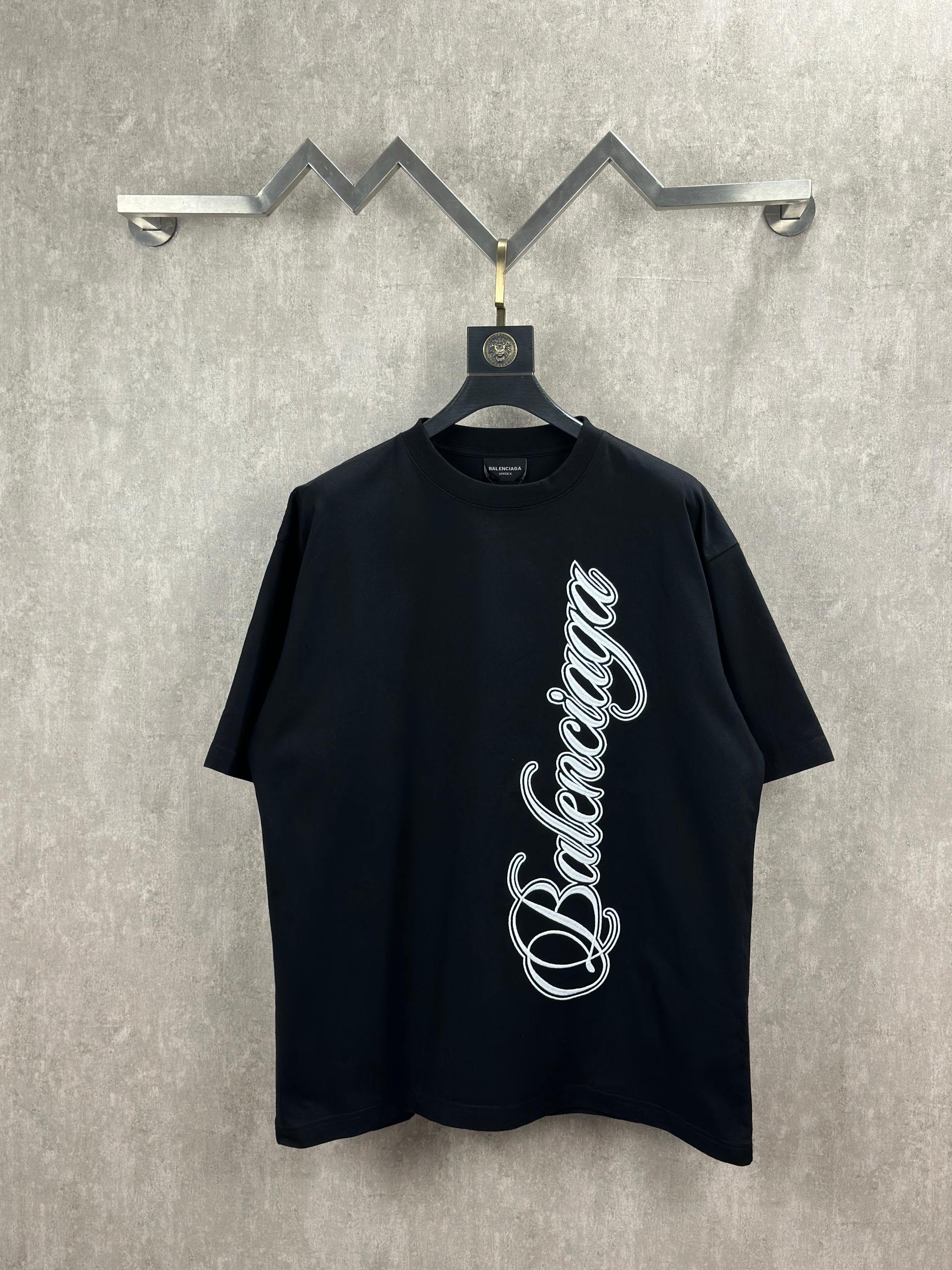 Balenciaga 款式：Balenciaga 巴黎世家 大字母刺绣圆领短袖T恤