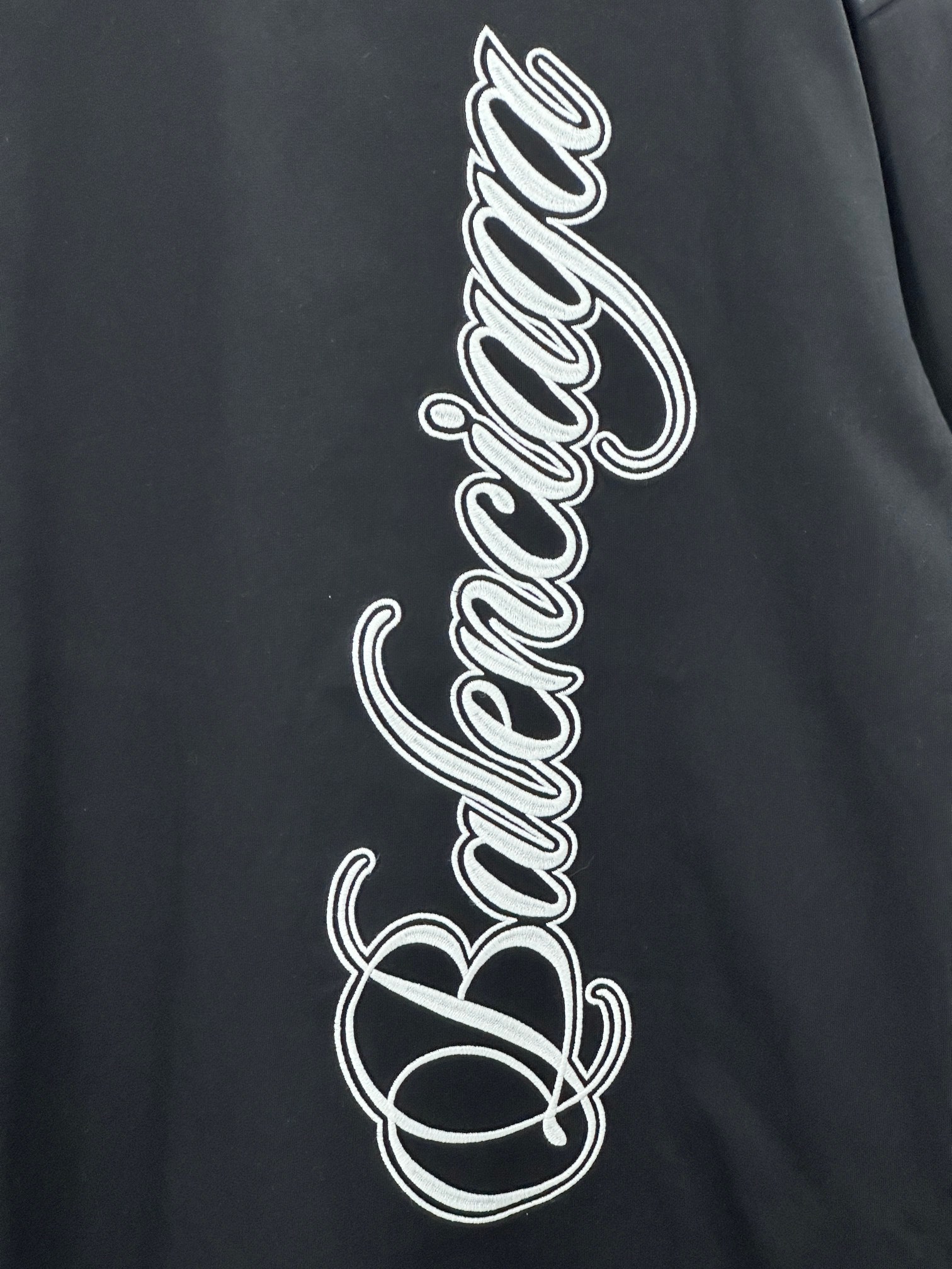 Balenciaga 款式：Balenciaga 巴黎世家 大字母刺绣圆领短袖T恤
