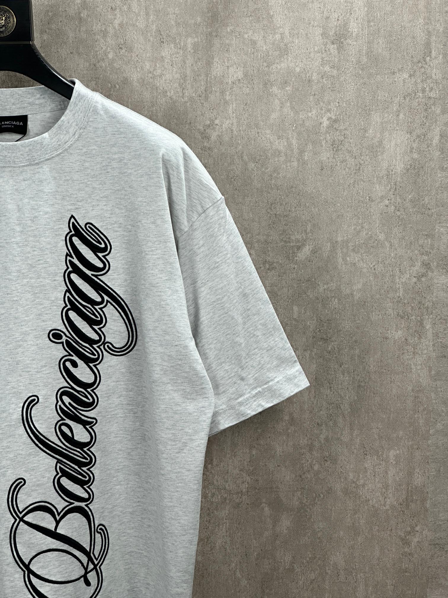 Balenciaga 款式：Balenciaga 巴黎世家 大字母刺绣圆领短袖T恤