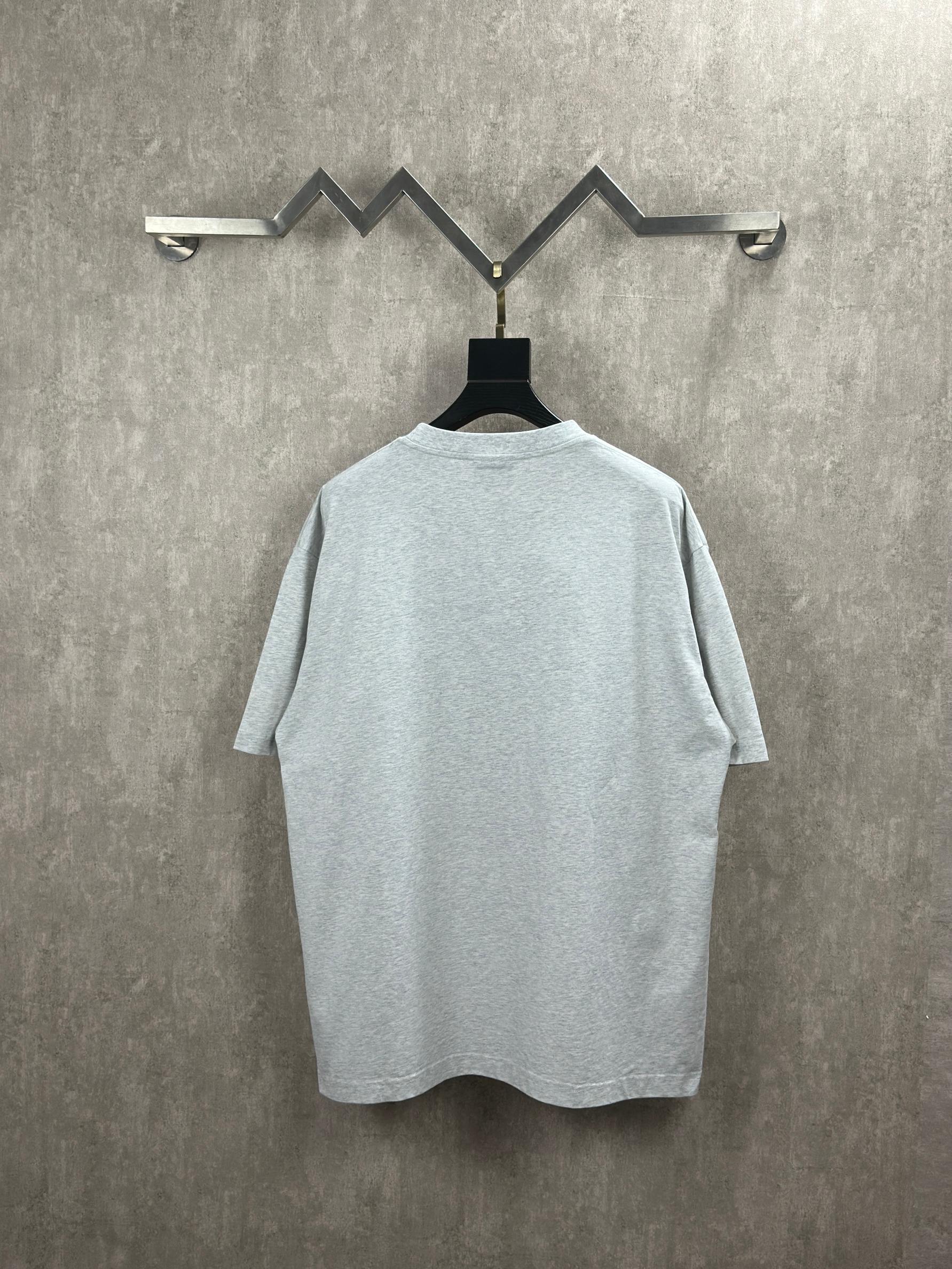 Balenciaga 款式：Balenciaga 巴黎世家 大字母刺绣圆领短袖T恤