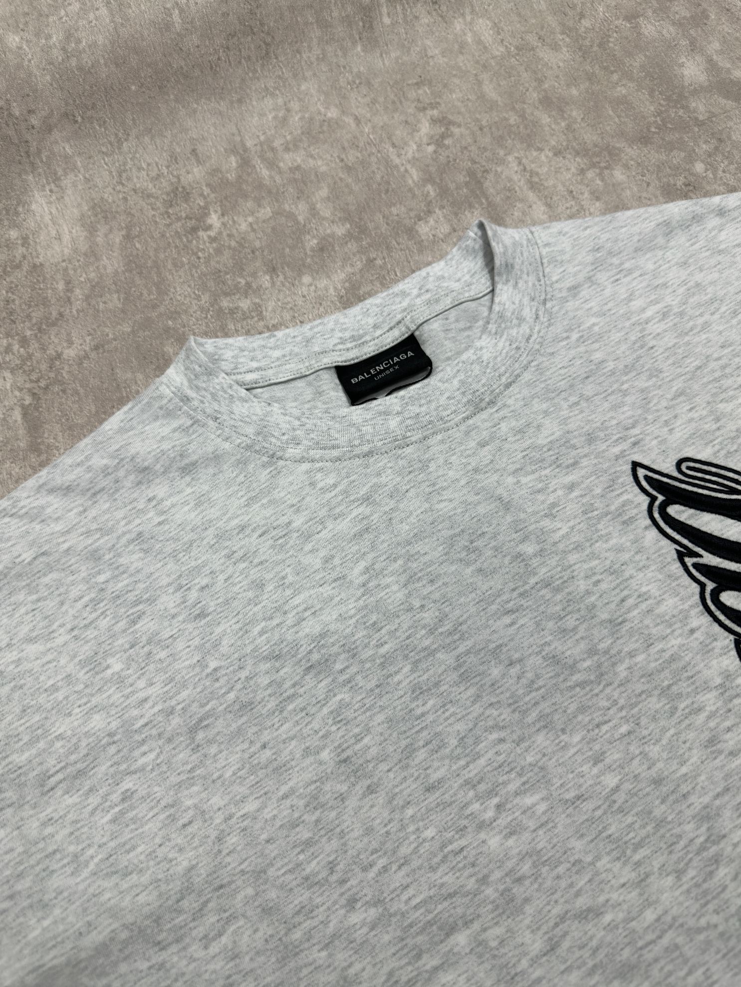 Balenciaga 款式：Balenciaga 巴黎世家 大字母刺绣圆领短袖T恤