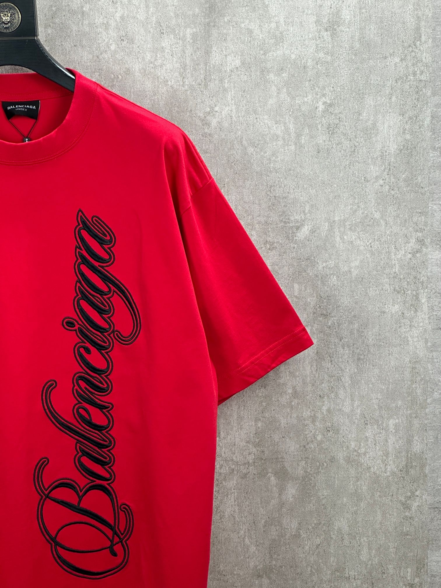 Balenciaga 款式：Balenciaga 巴黎世家 大字母刺绣圆领短袖T恤