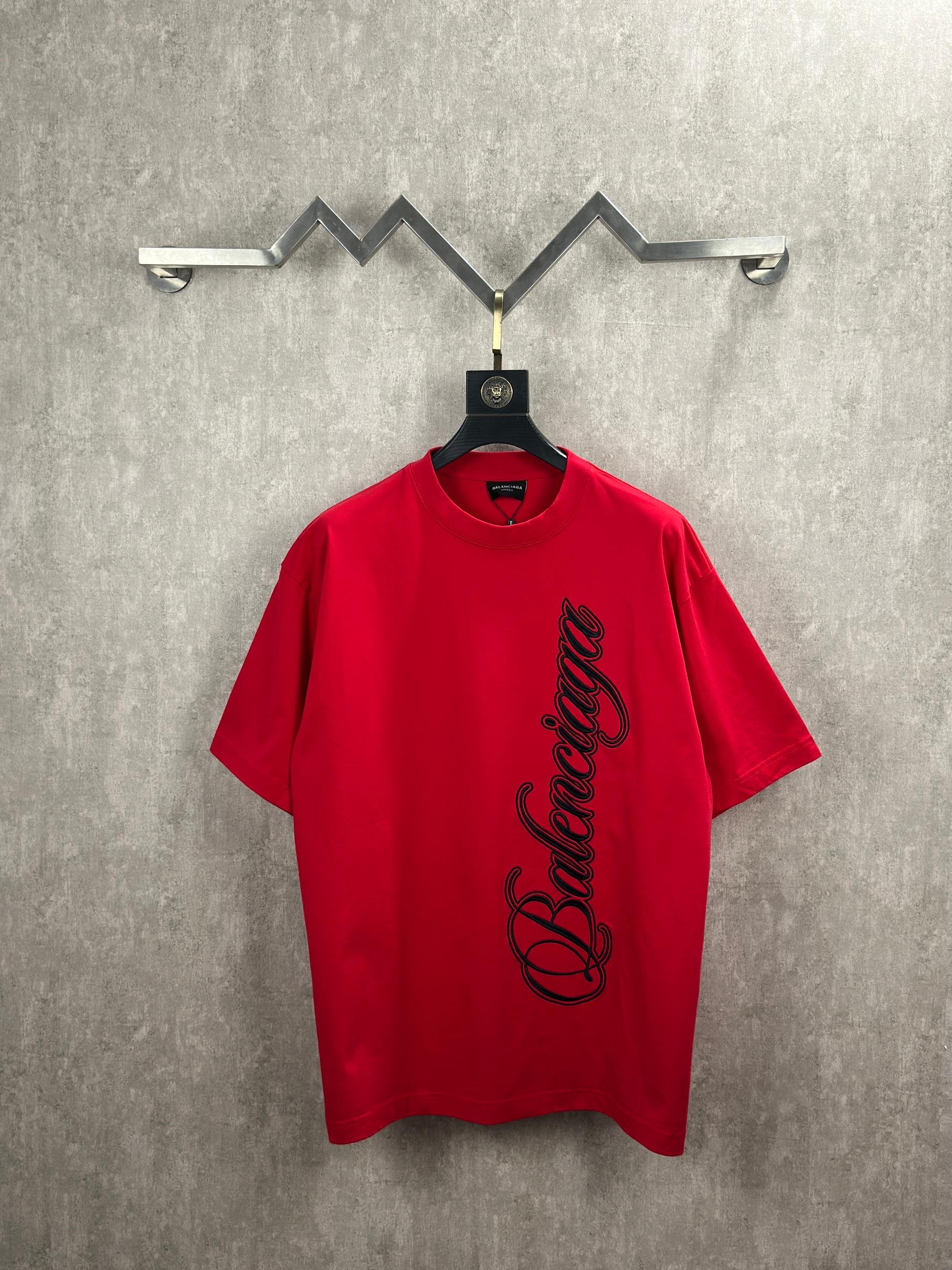 Balenciaga 款式：Balenciaga 巴黎世家 大字母刺绣圆领短袖T恤