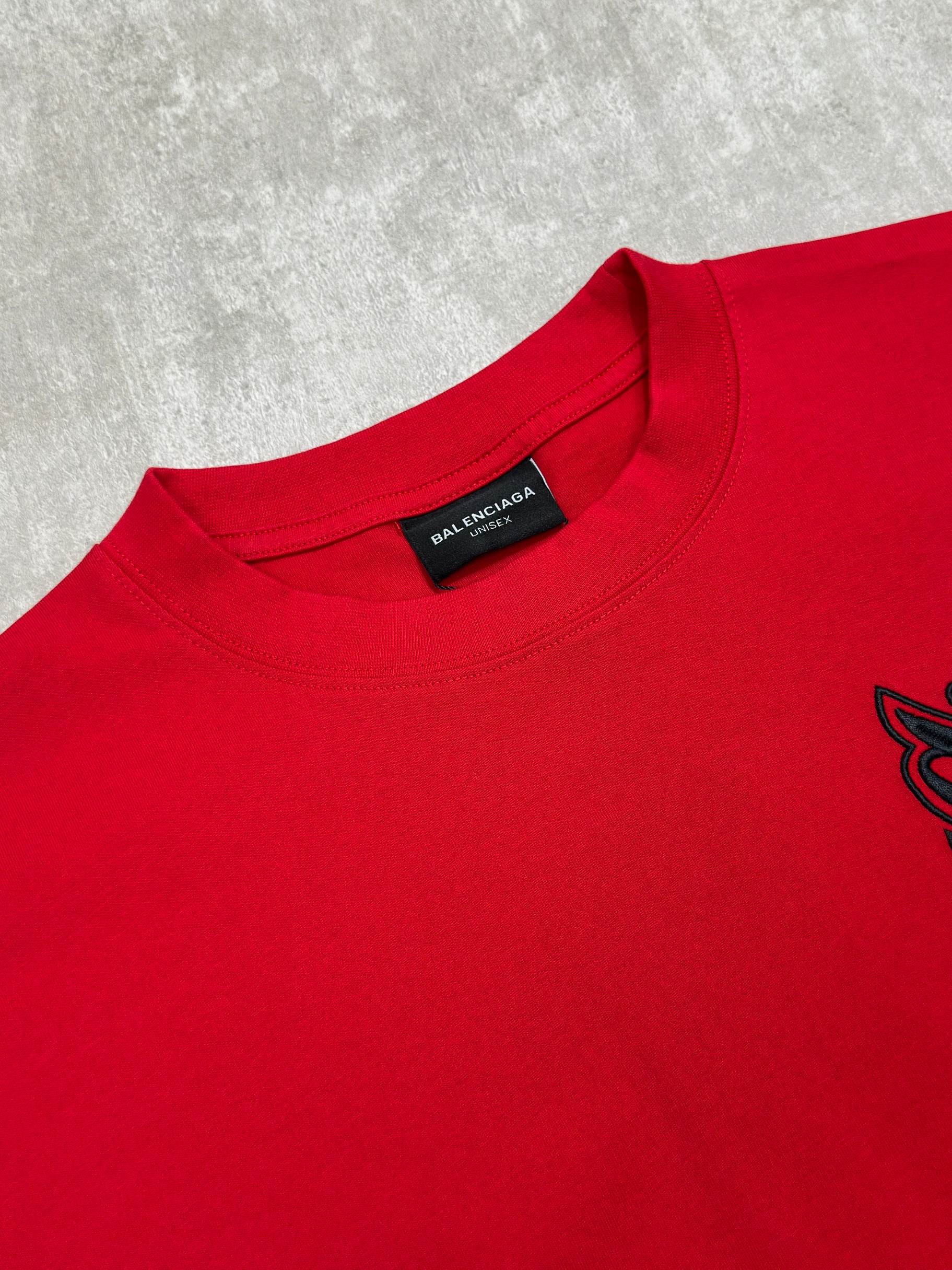 Balenciaga 款式：Balenciaga 巴黎世家 大字母刺绣圆领短袖T恤