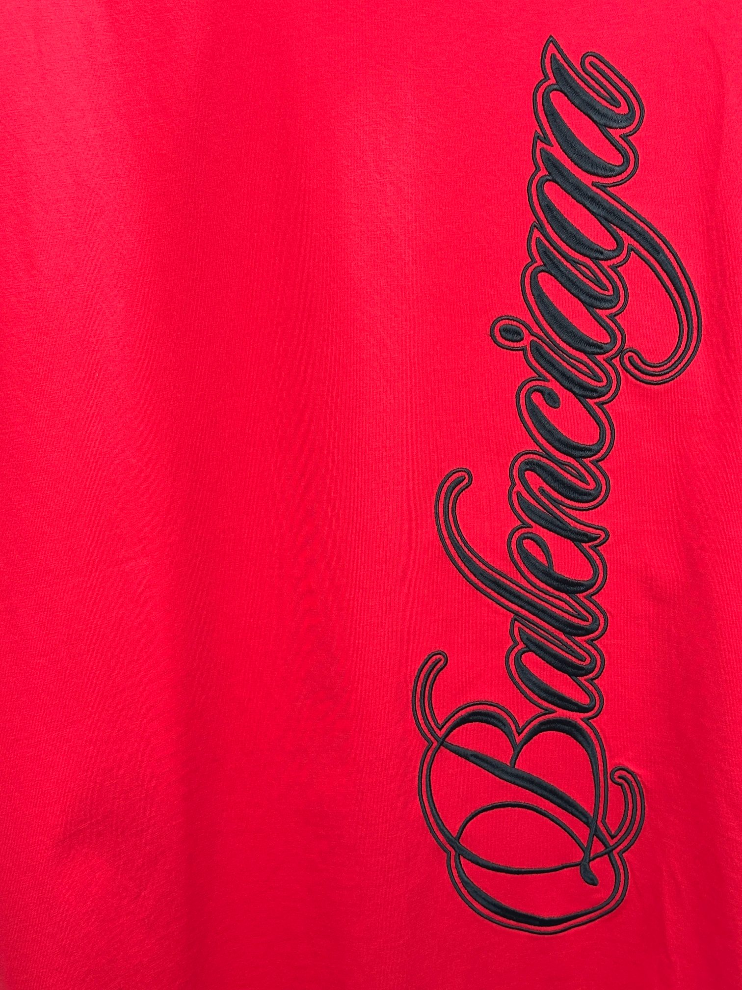 Balenciaga 款式：Balenciaga 巴黎世家 大字母刺绣圆领短袖T恤
