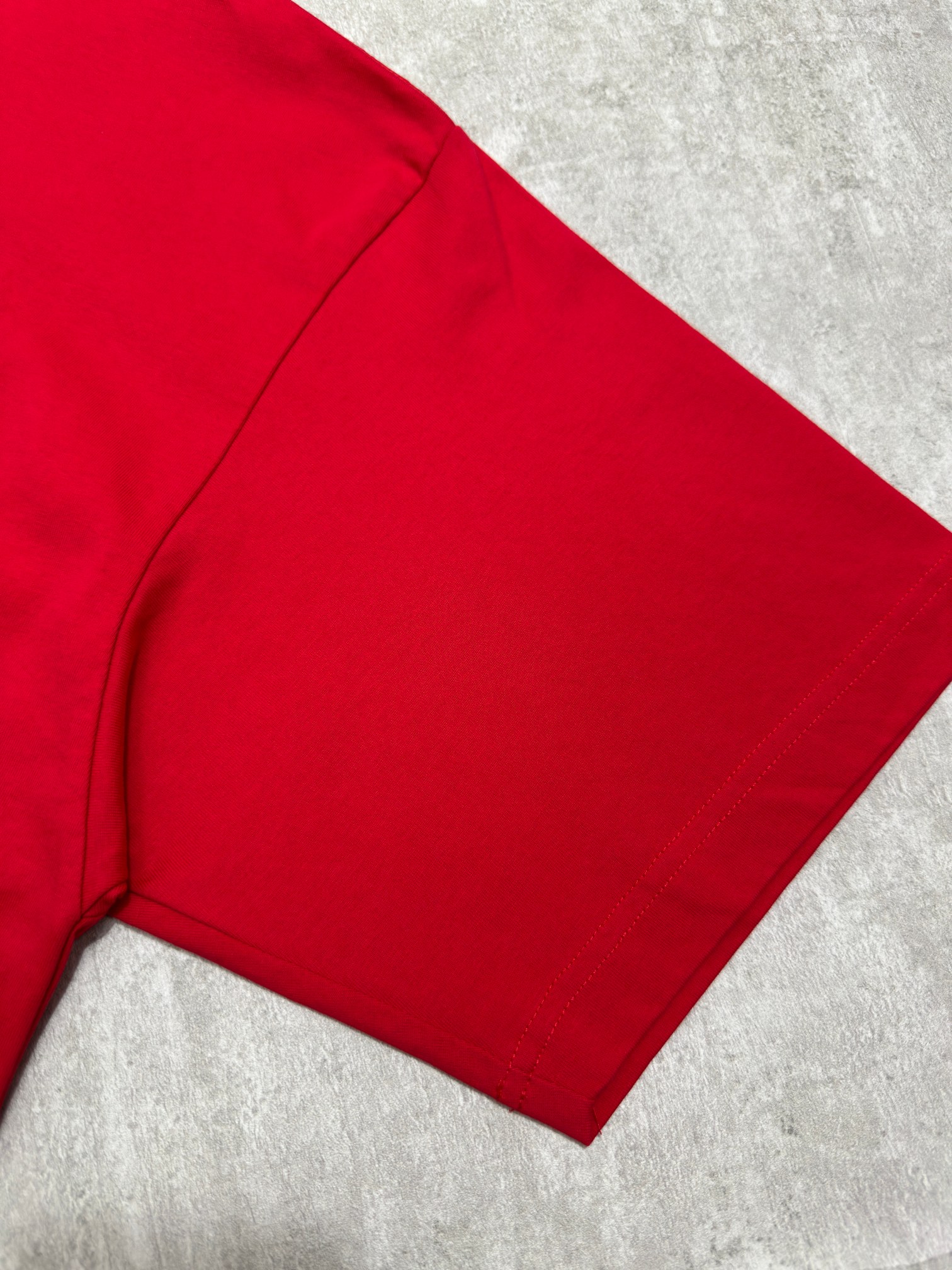 Balenciaga 款式：Balenciaga 巴黎世家 大字母刺绣圆领短袖T恤