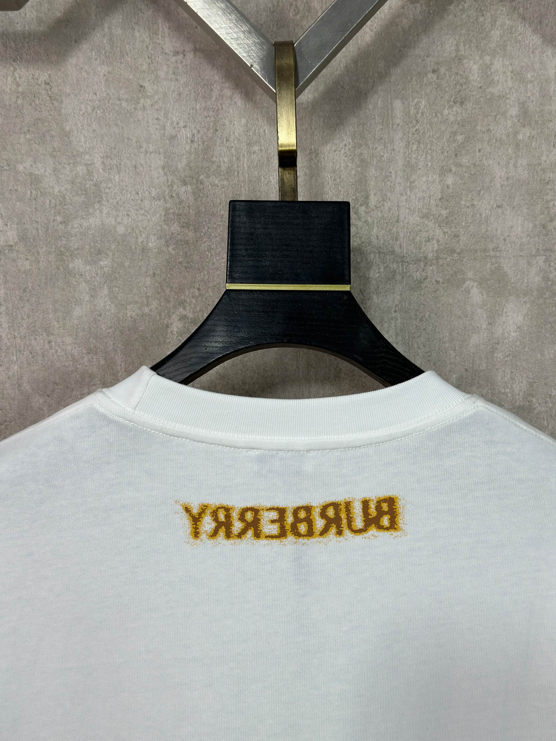 Burberry 款式：2026BBR巴宝莉夏季新品 左肩马术骑士徽标 短袖T恤