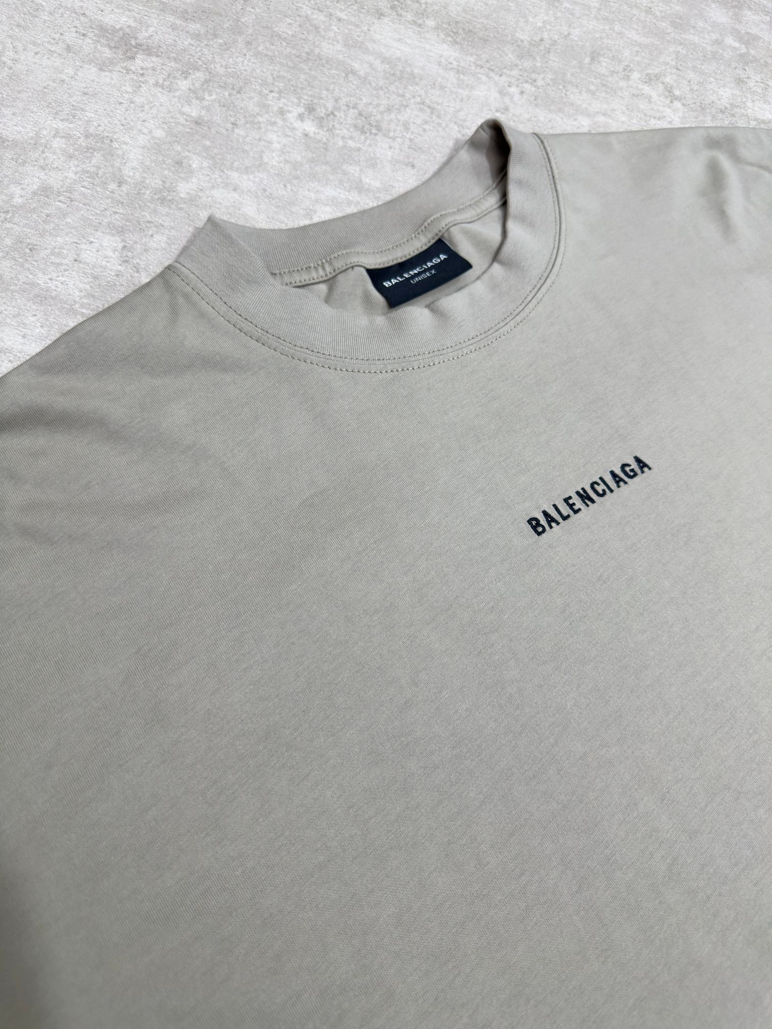 Balenciaga 款式：Balenciaga 巴黎世家 字母刺绣图案圆领短袖T恤