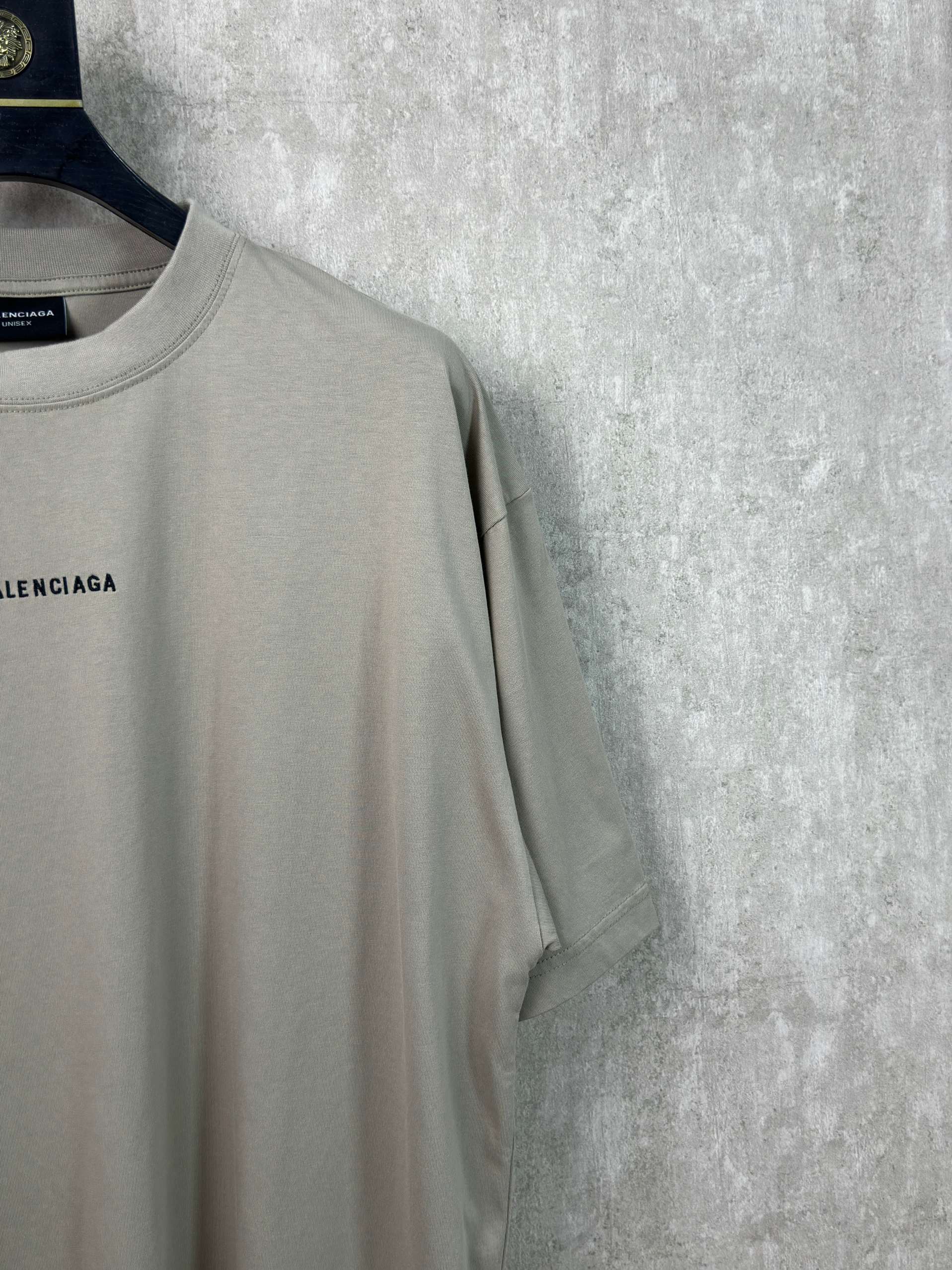Balenciaga 款式：Balenciaga 巴黎世家 字母刺绣图案圆领短袖T恤