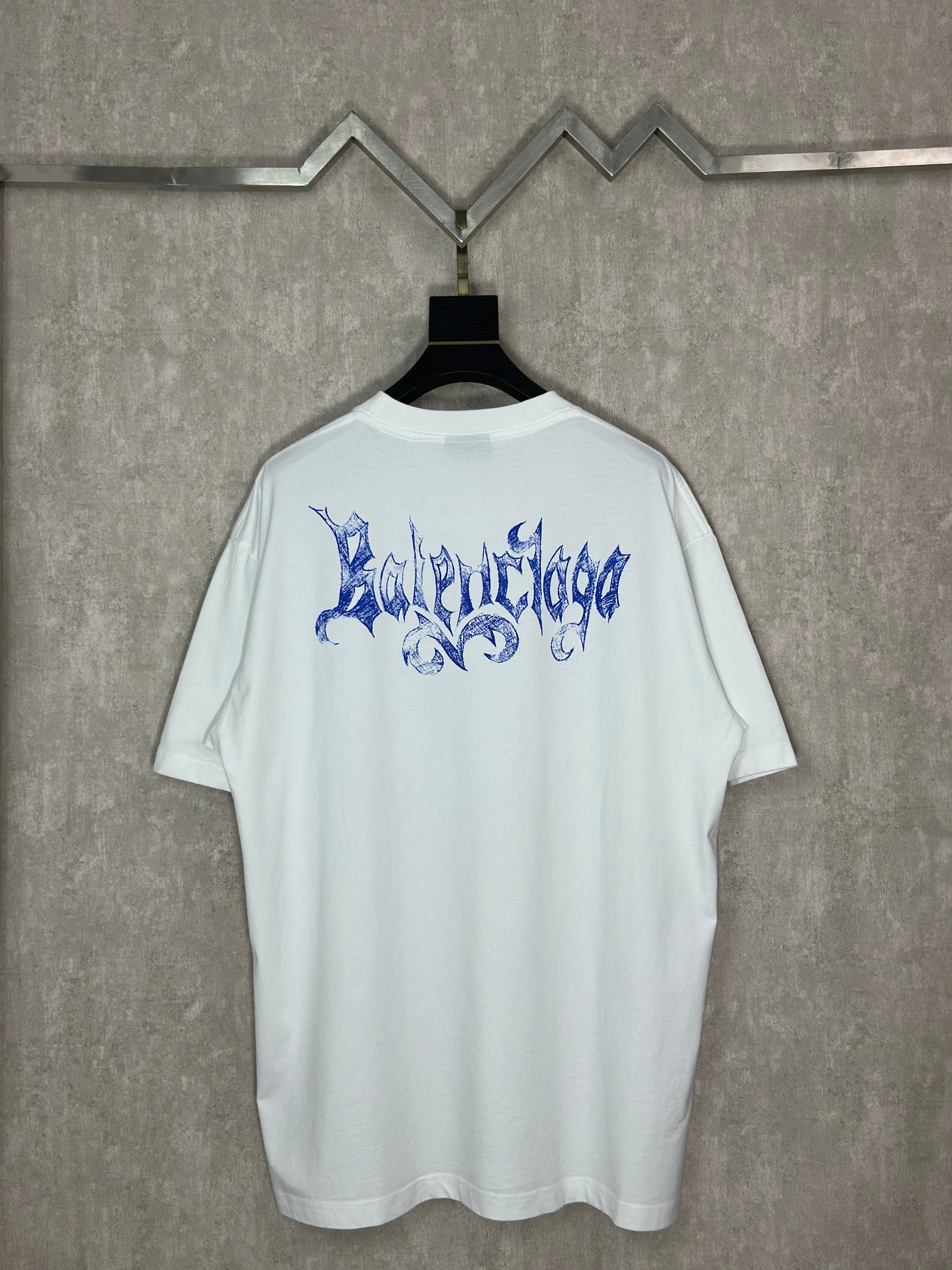 Balenciaga 款式:Balenciaga巴黎世家2026新款哥特字体印花 短袖T恤