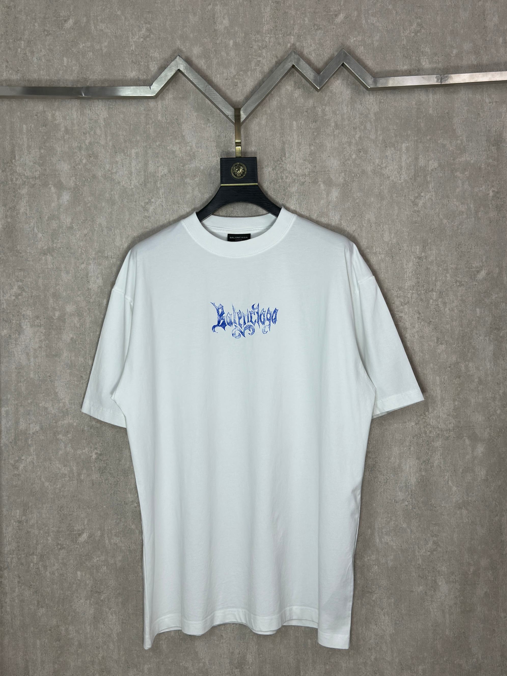 Balenciaga 款式:Balenciaga巴黎世家2026新款哥特字体印花 短袖T恤