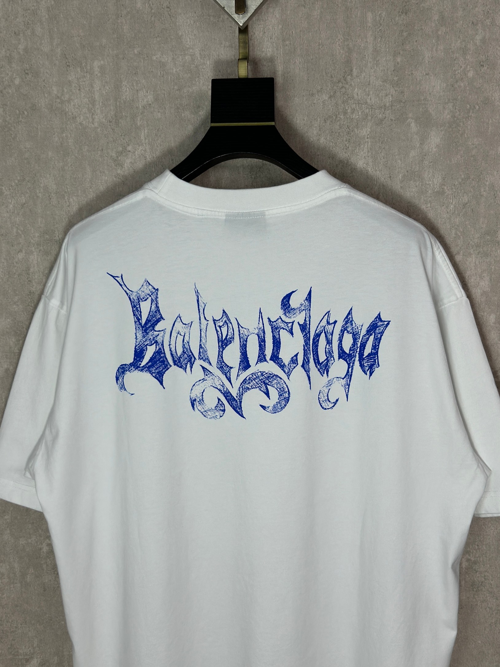 Balenciaga 款式:Balenciaga巴黎世家2026新款哥特字体印花 短袖T恤