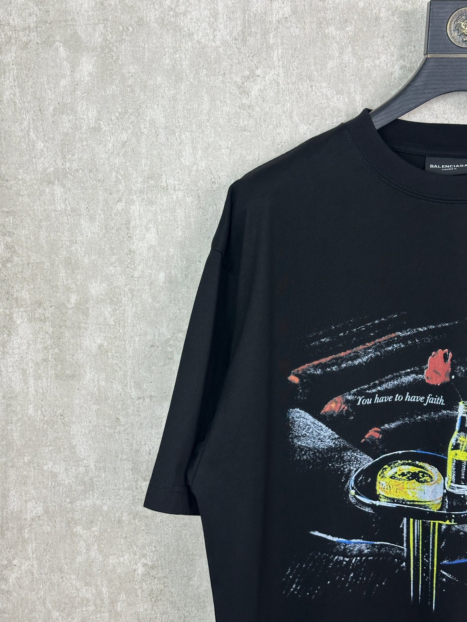 Balenciaga 款式:Balenciaga巴黎世家2026新款HBO联名白墨直喷 短袖T恤