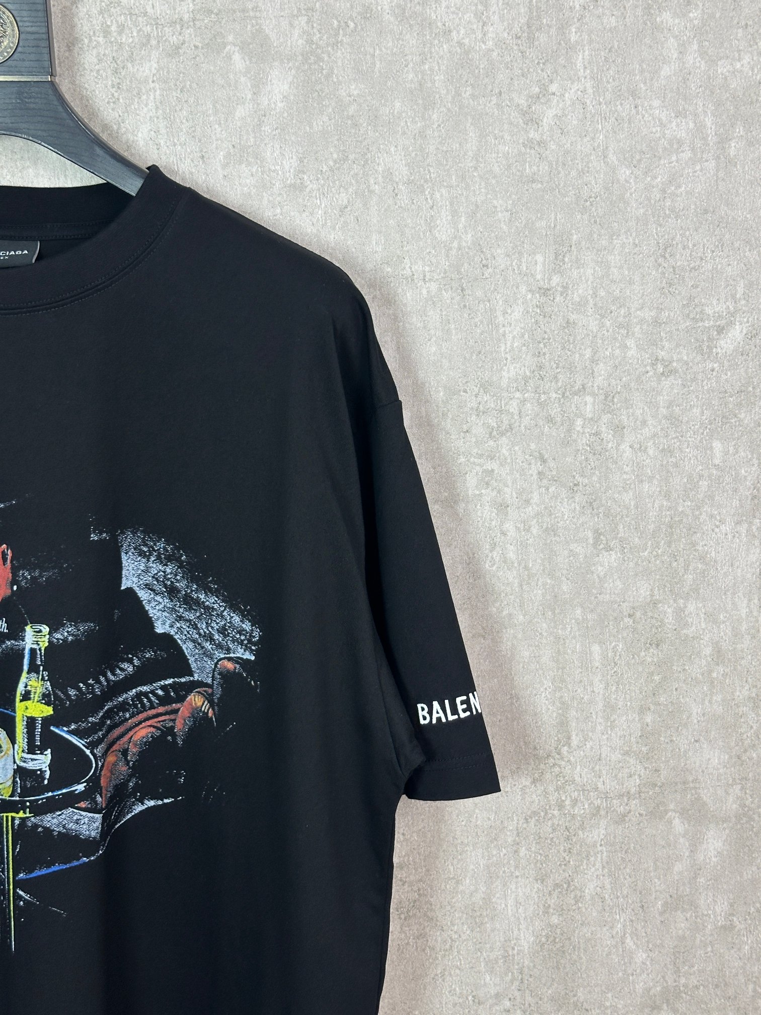 Balenciaga 款式:Balenciaga巴黎世家2026新款HBO联名白墨直喷 短袖T恤